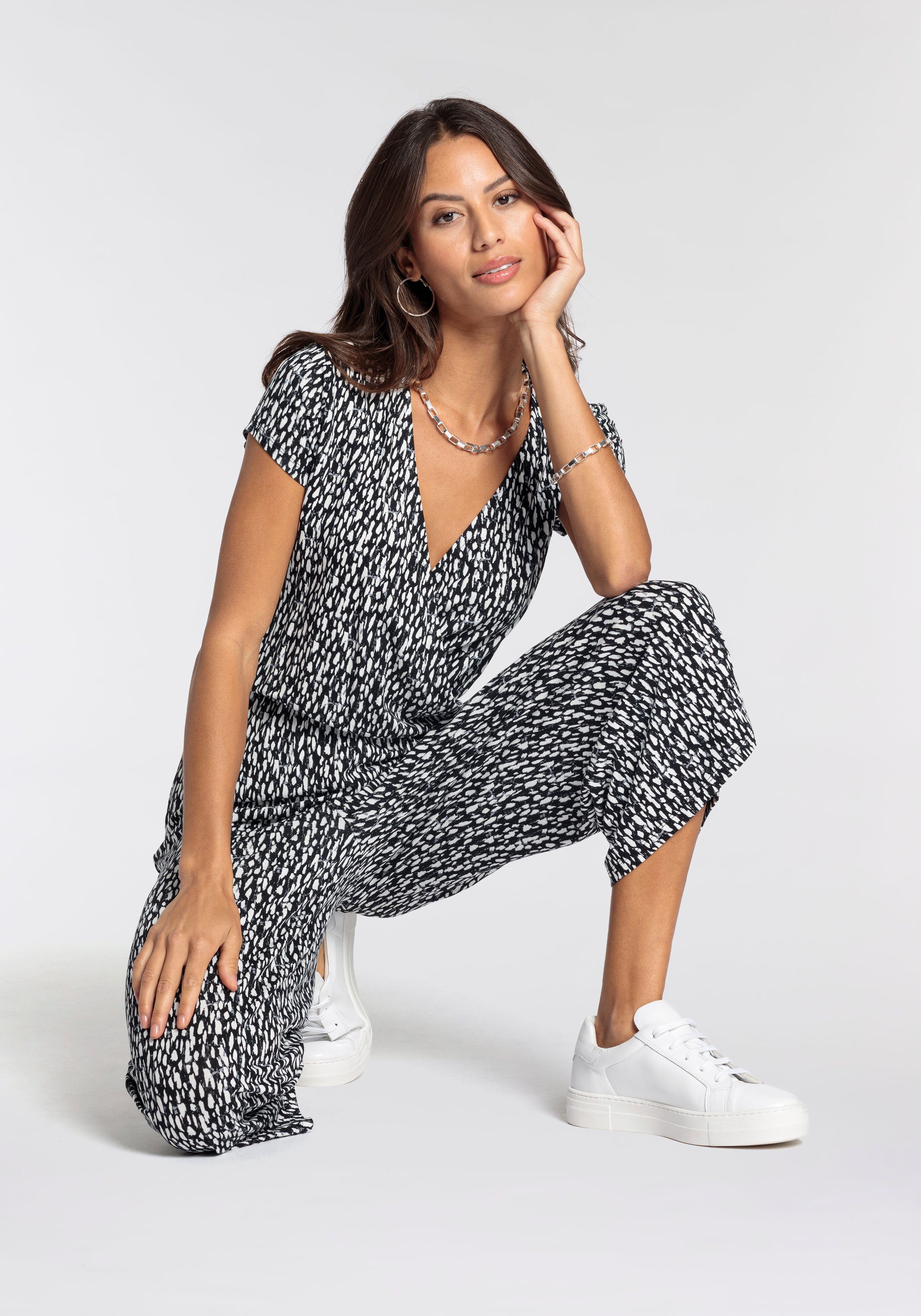 Laura Scott Jumpsuit met v-hals