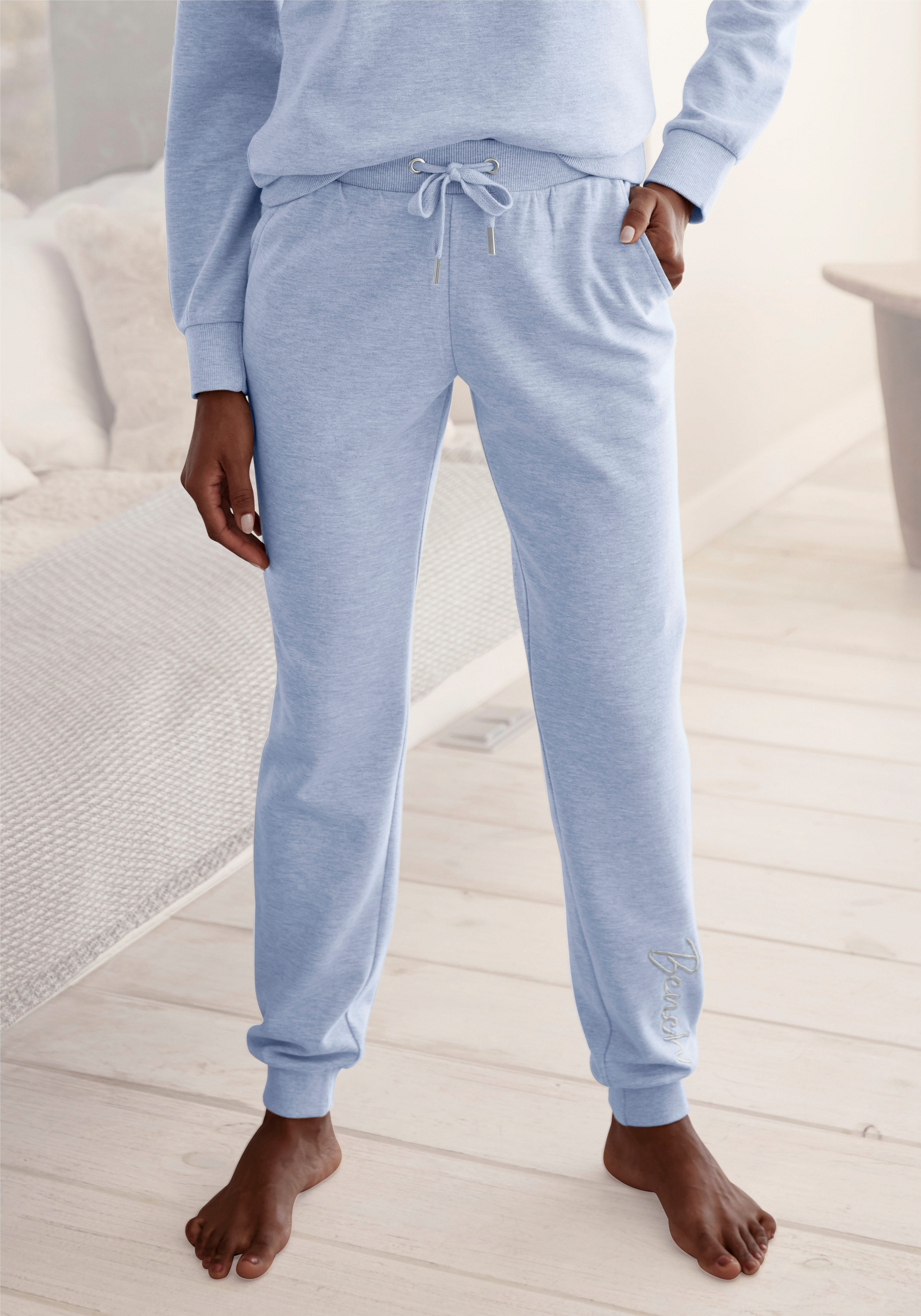 Bench. Loungewear Relaxbroek -loungebroek, sweatbroek met glanzende logo-borduurwerk, loungewear, loungepak