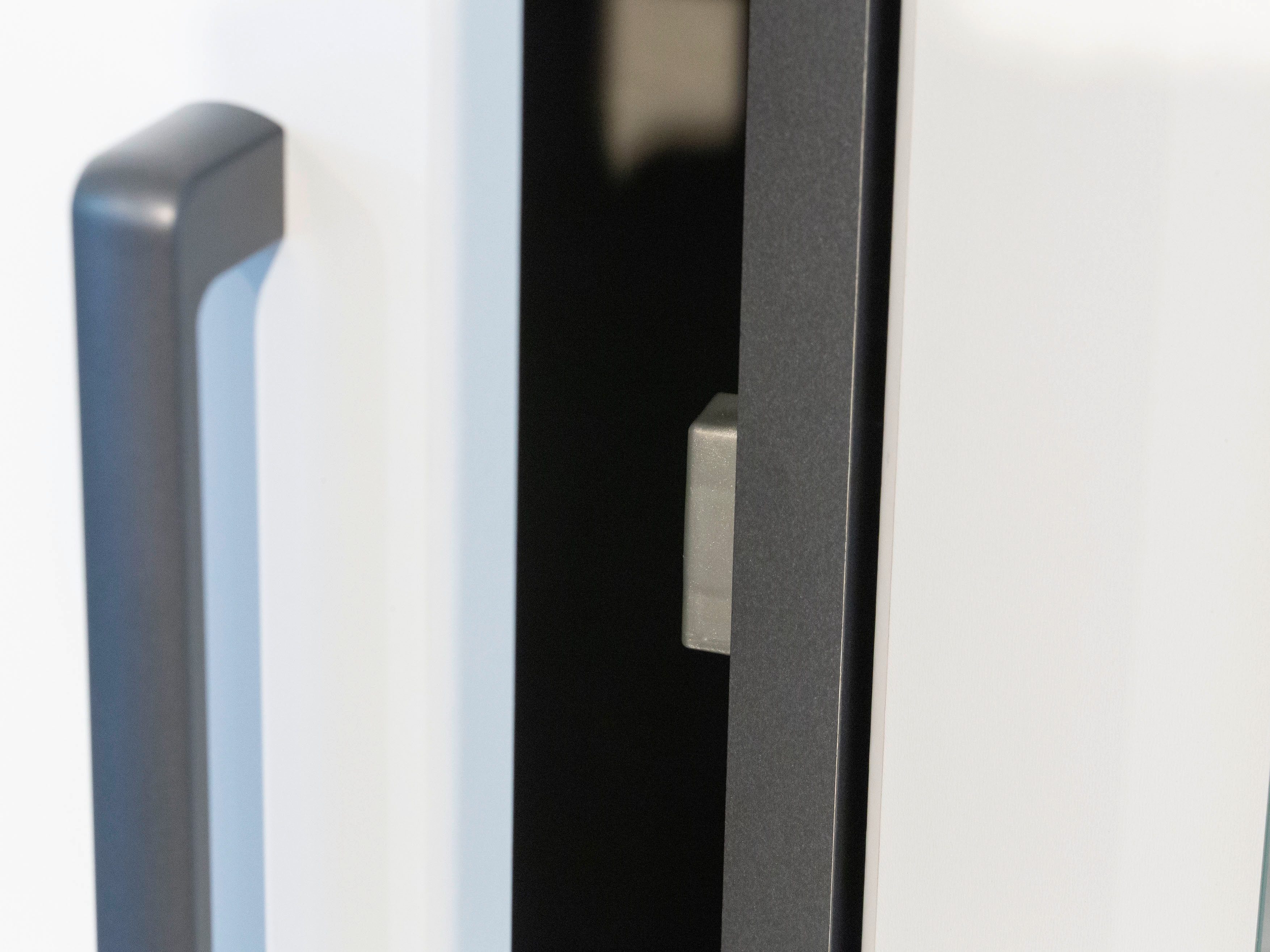rauch Draaideurkast Kledingkast kast garderobe linnenkast VOYAGER moderne grepen in grijs metallic met buitenlades made in germany