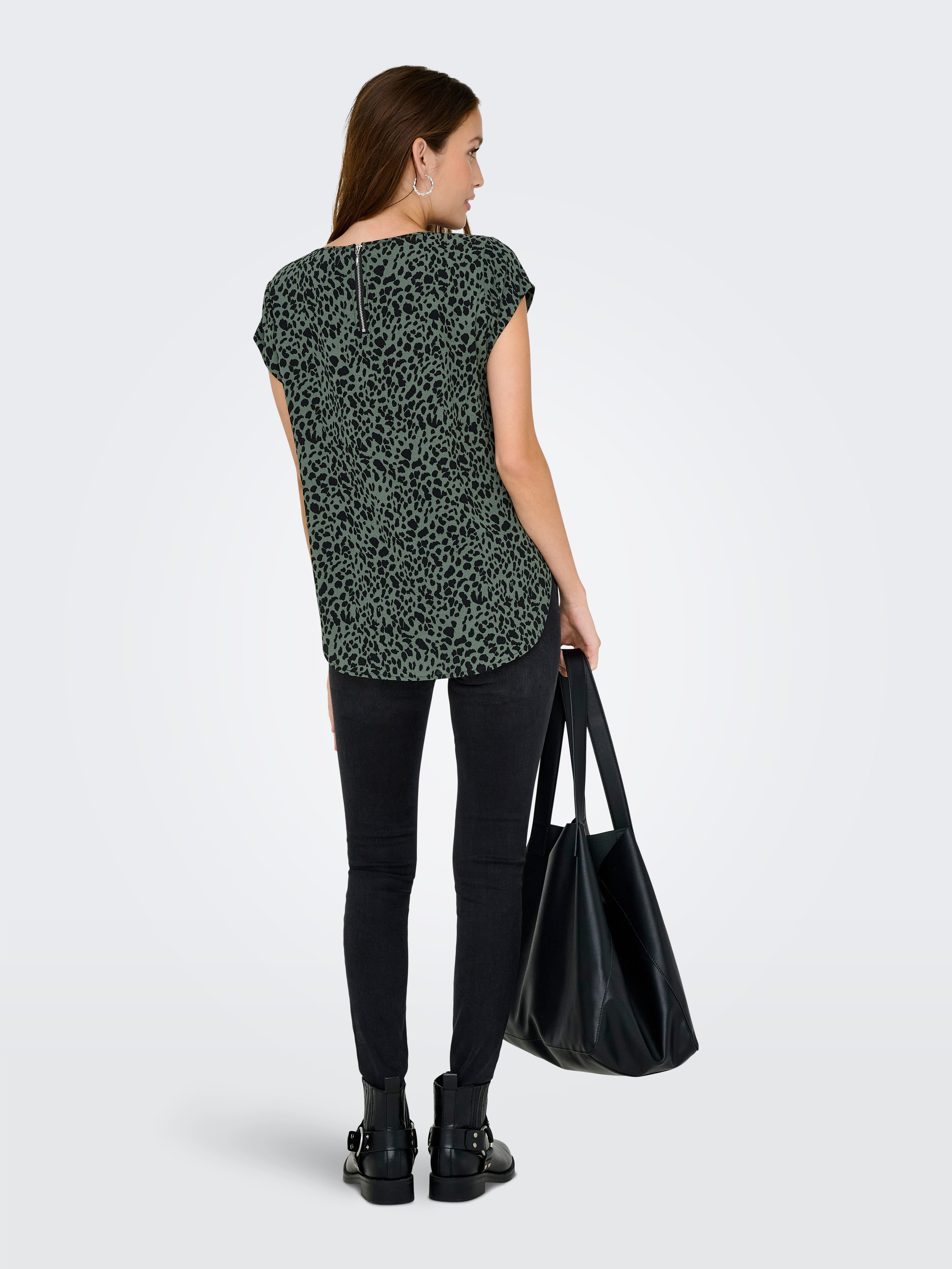 Only Shirtblouse ONLVIC S/S AOP TOP NOOS PTM
