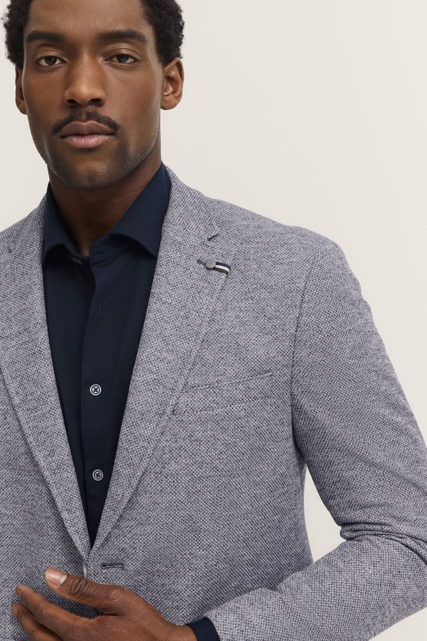 Bugatti Colbert met stretch en structuur