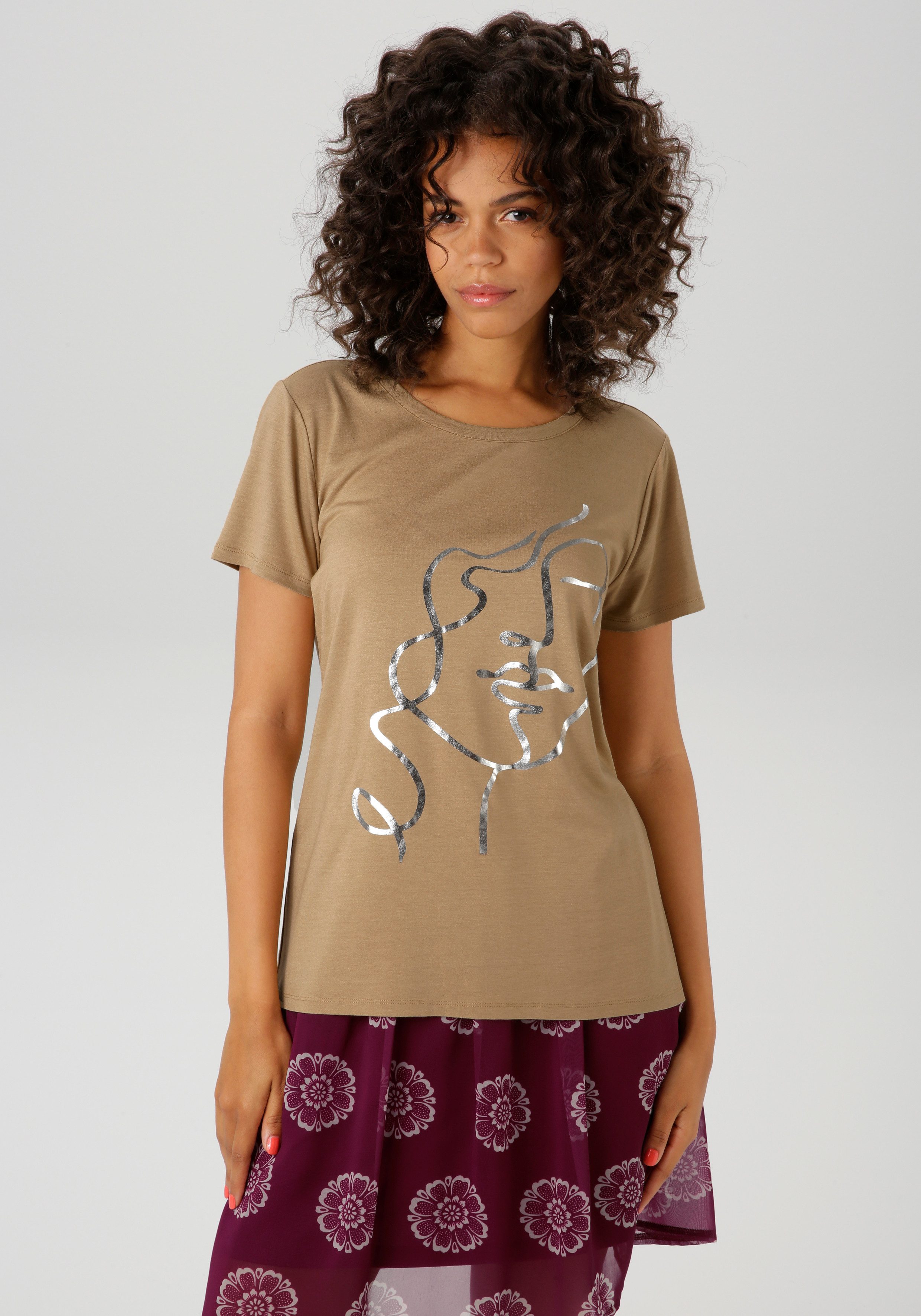 Aniston CASUAL T-shirt met abstract gezicht van glanzende folieprint