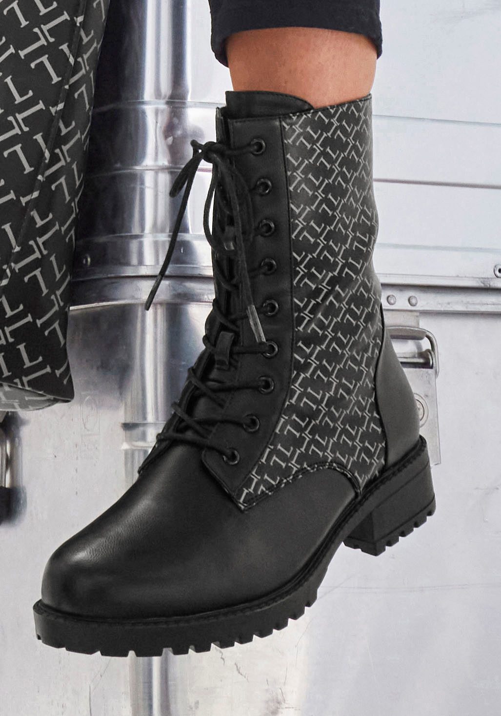 Lascana Laarsjes met modieuze print, laarzen, boots vegan