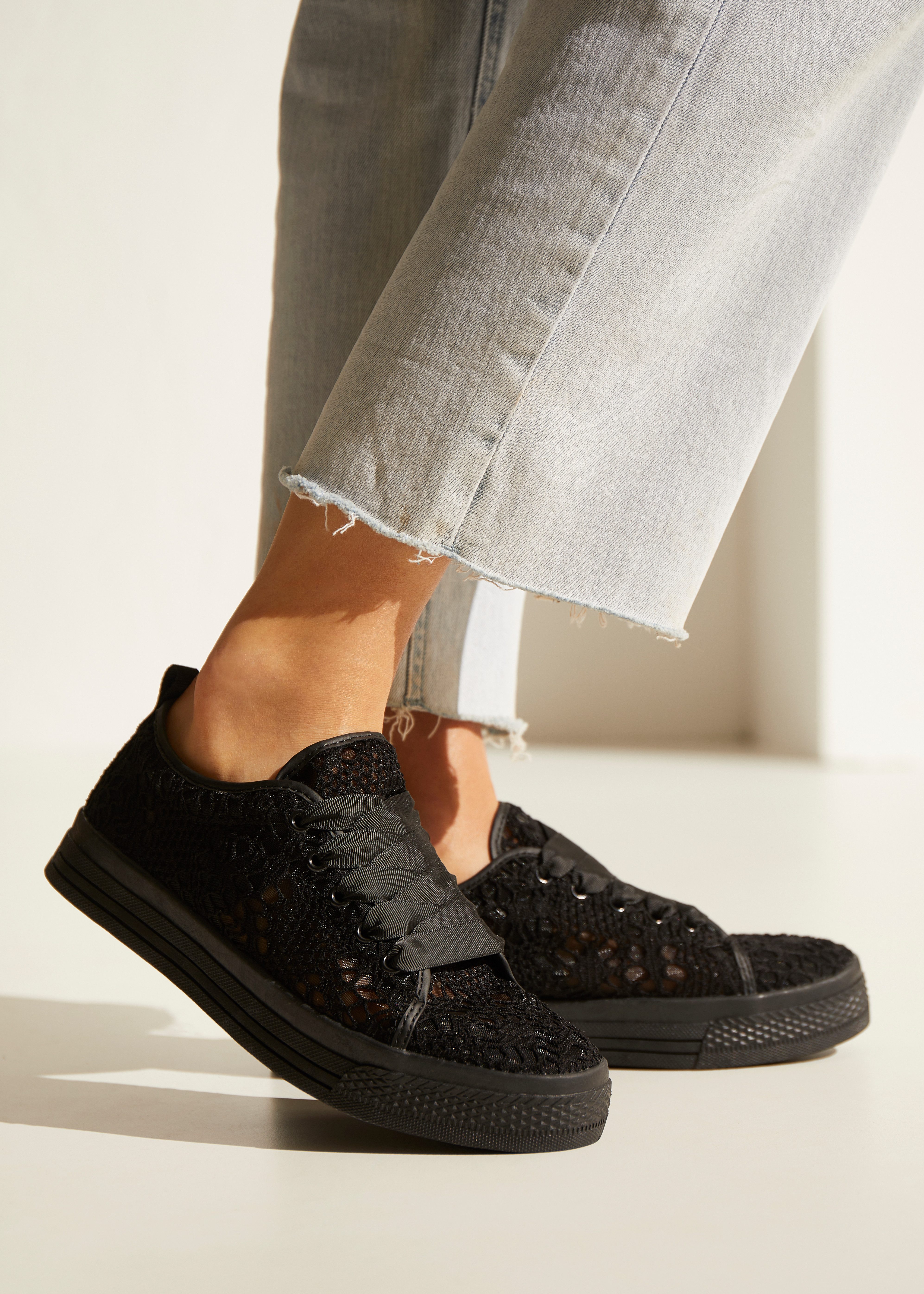 Lascana Sneakers met lichte plateausole en punt, veterschoenen, vrijetijdsschoenen