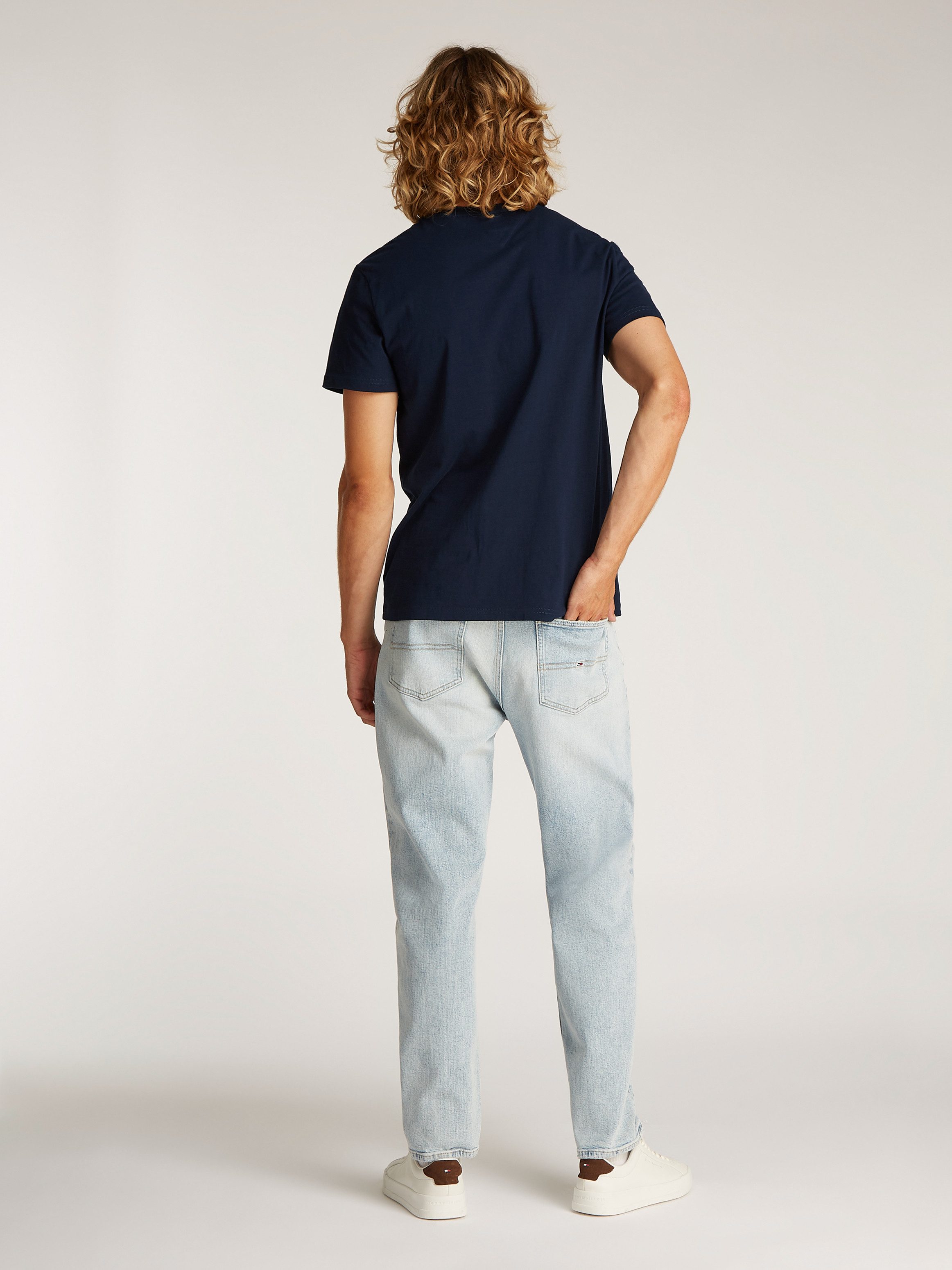 Tommy Jeans Plus Shirt met ronde hals TJM SLIM LINEAR CHEST SS TEE EXT