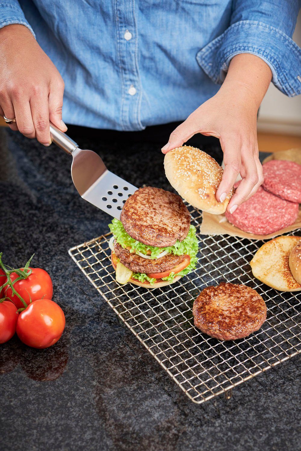 ROESLE Grill spatel Burger Spatel, 25120 in professionele kwaliteit met perforatie, ronde handgreep en ophanglus, roestvrij staal (1-delig)