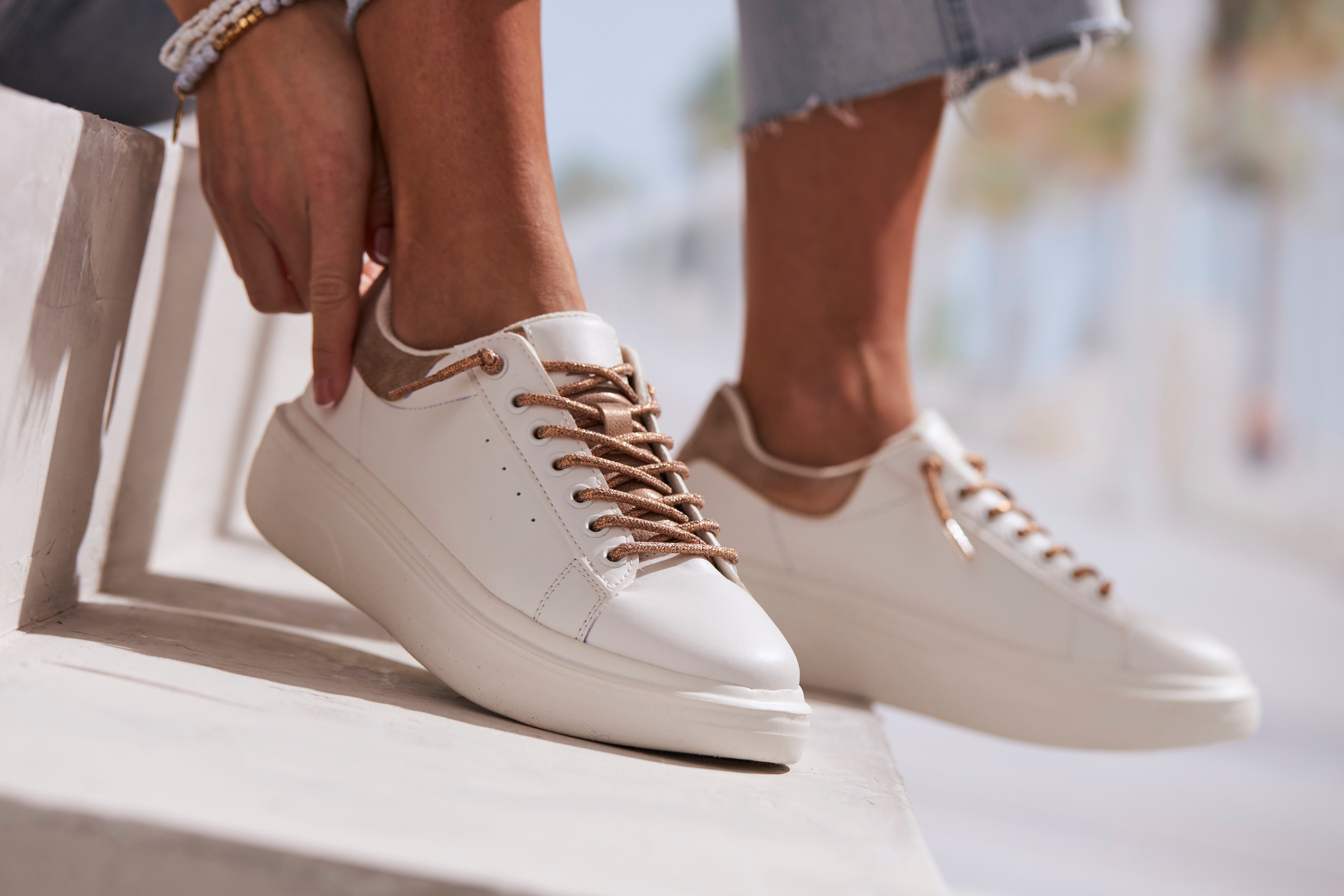Lascana Sneakers Slip-on sneakers Slip-On sneaker met metallic details, vrijetijdsschoenen VEGAN