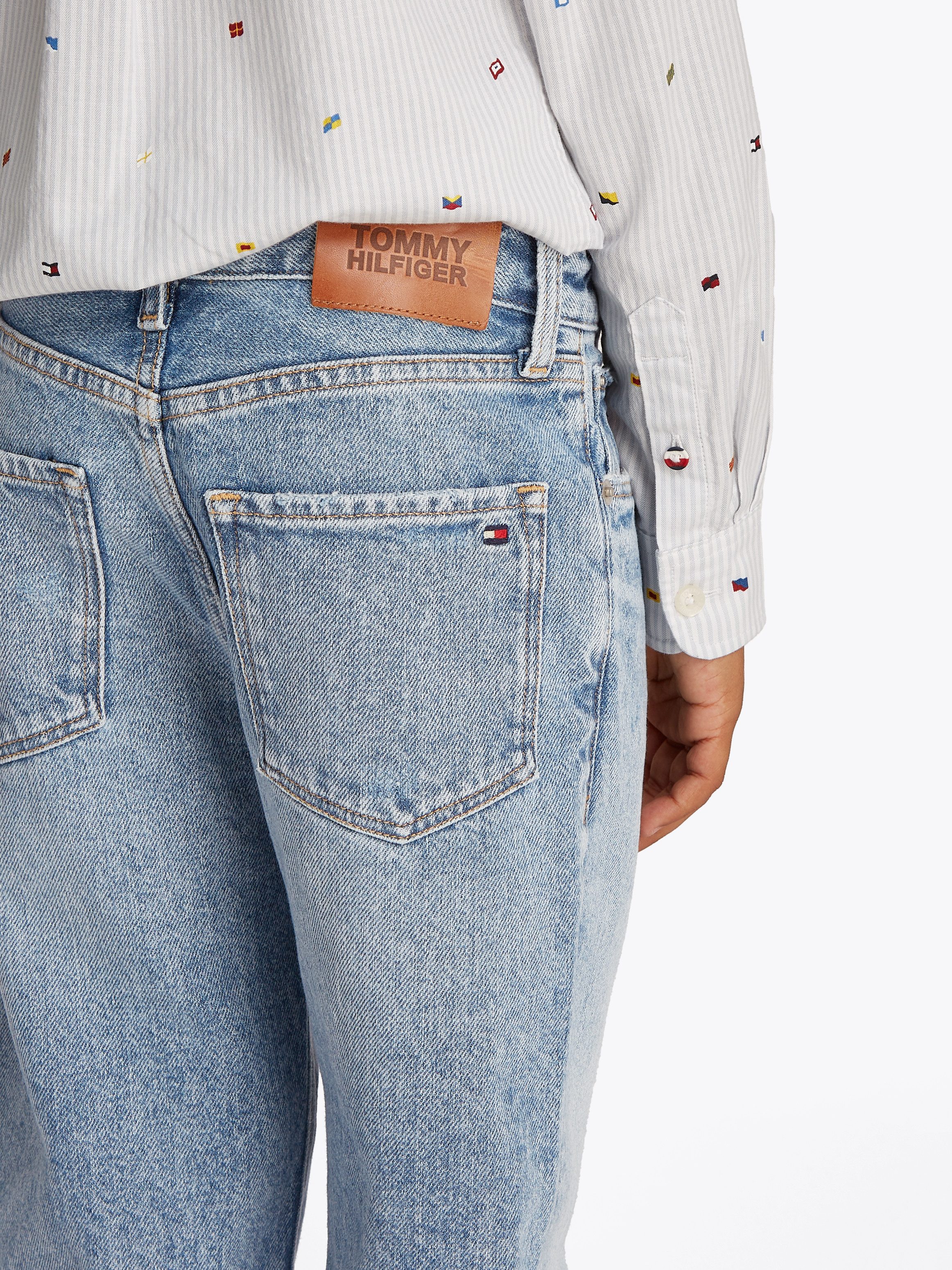 Tommy Hilfiger Straight jeans ARCHIVE BARREL FIT MIDBLUE JEANS in lichtblauwe wassing, met logo-badge