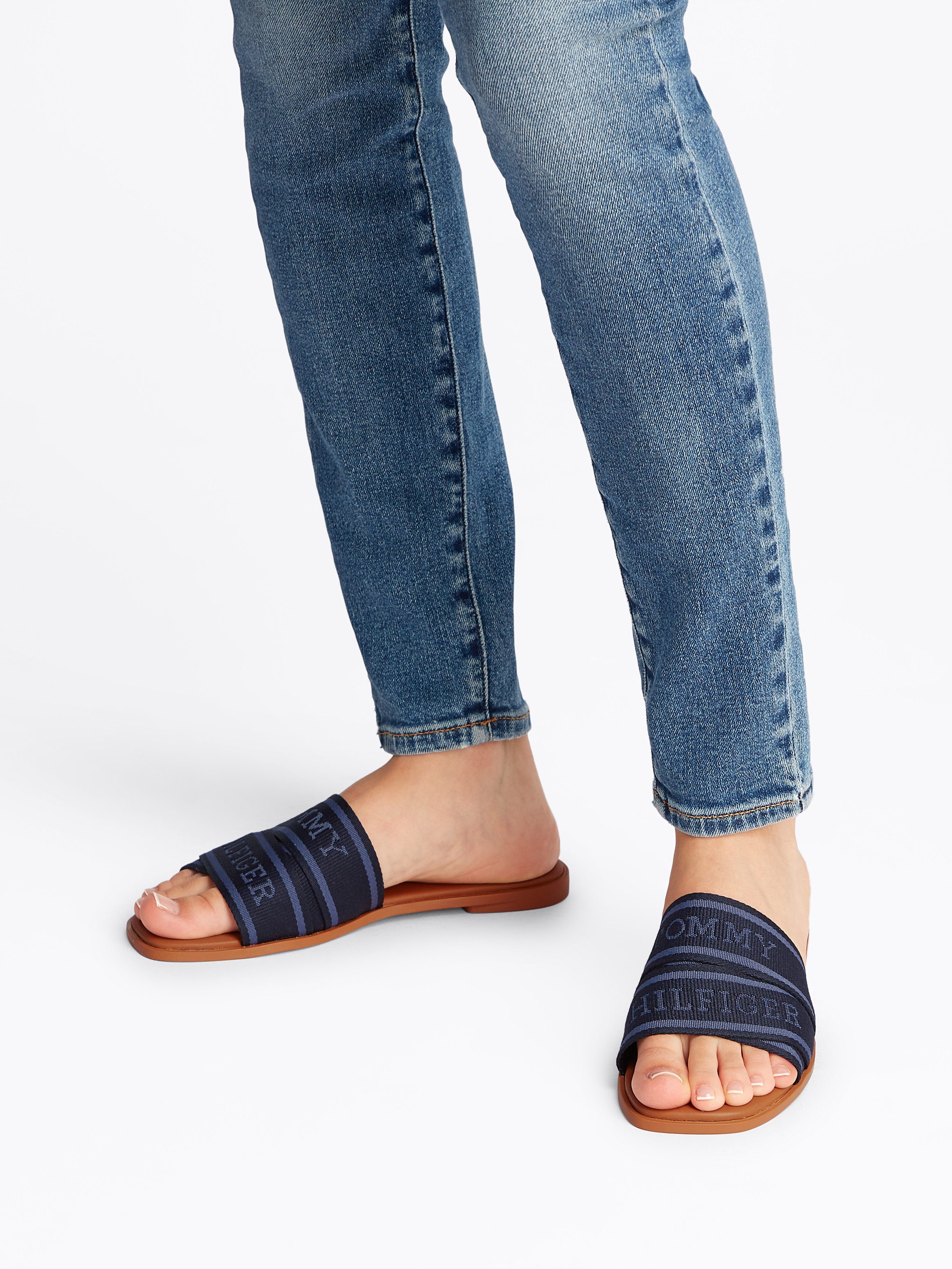 Tommy Hilfiger Slippers TOMMY HILFIGER WEBBING MULE , blockhak, zomerschoen, comfort schoen, flats met logo-opdruk
