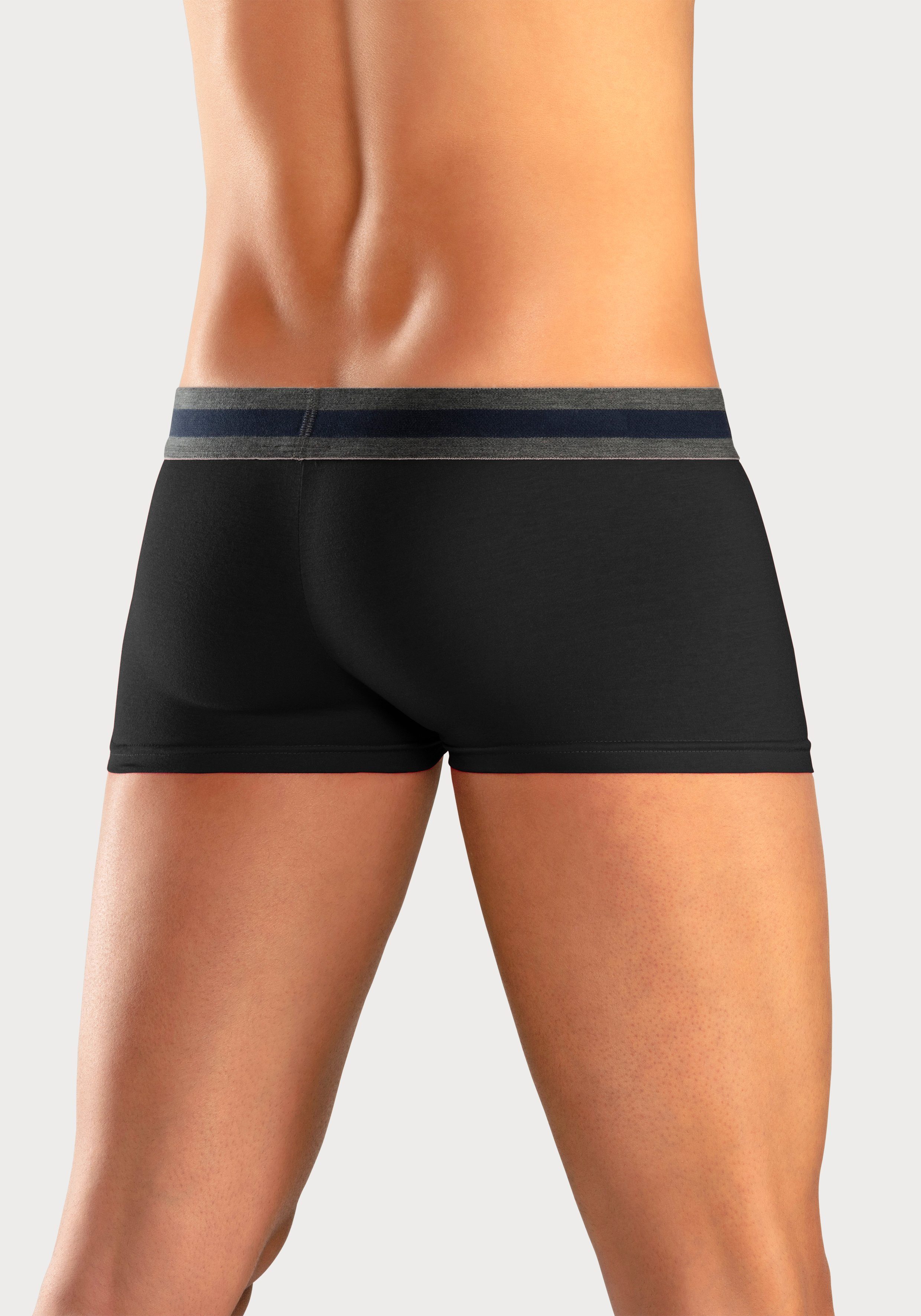 Bench. Hipster strak zittende boxershorts van katoenmix (set, 4 stuks)
