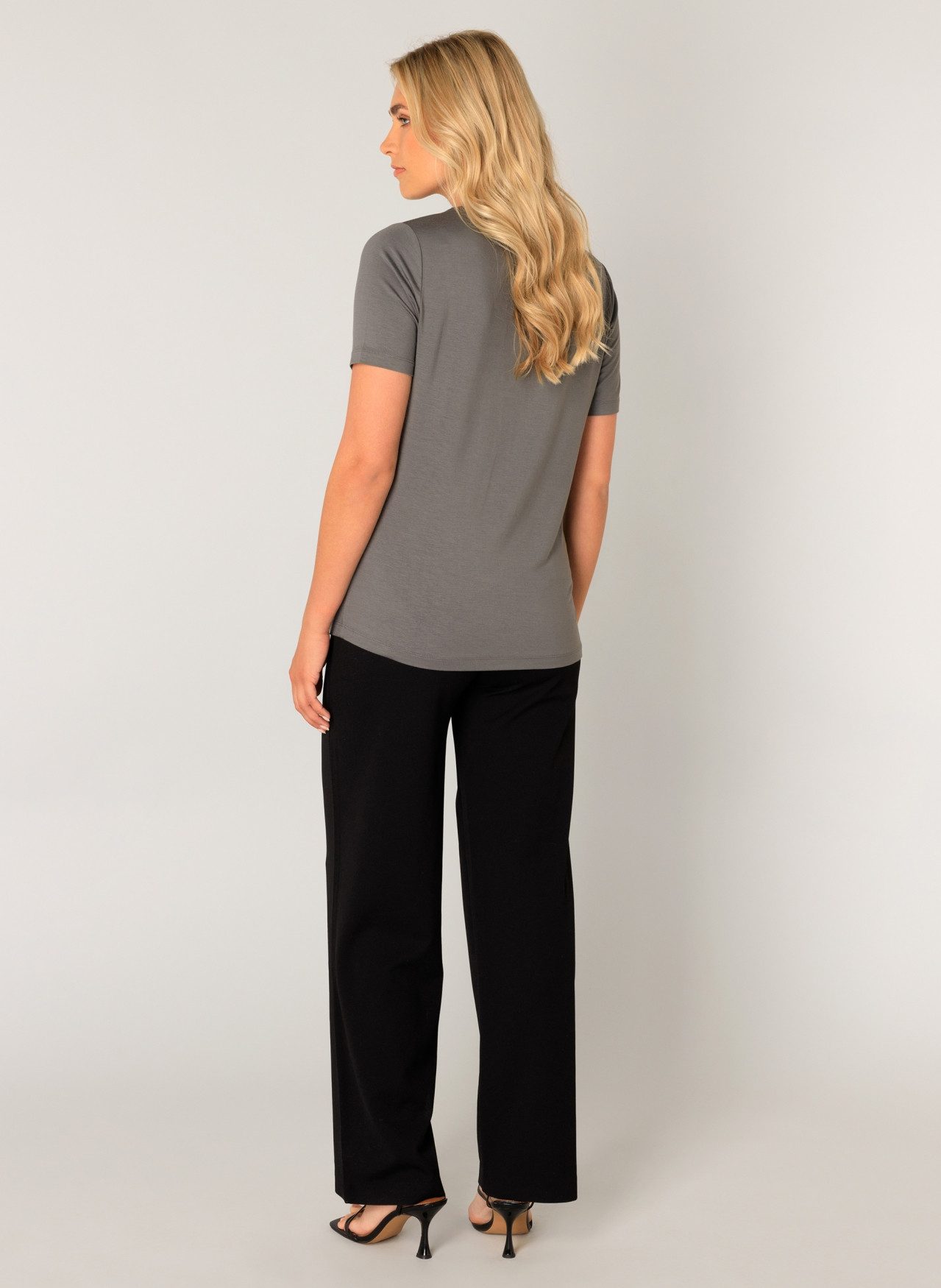 Base Level T-shirt Yanic met v-hals