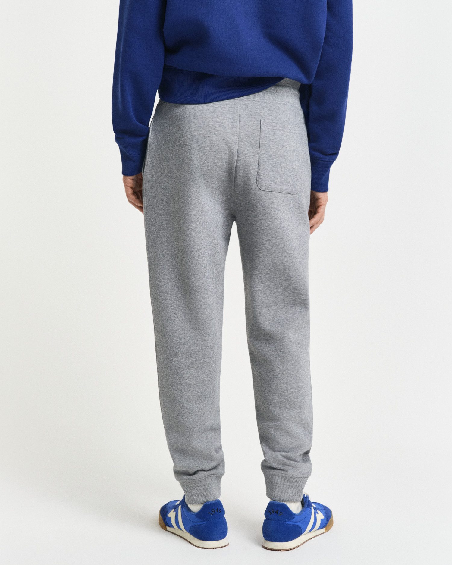 Gant Sweatbroek REG SHIELD SWEATPANTS met logo-borduurwerk onder de boord