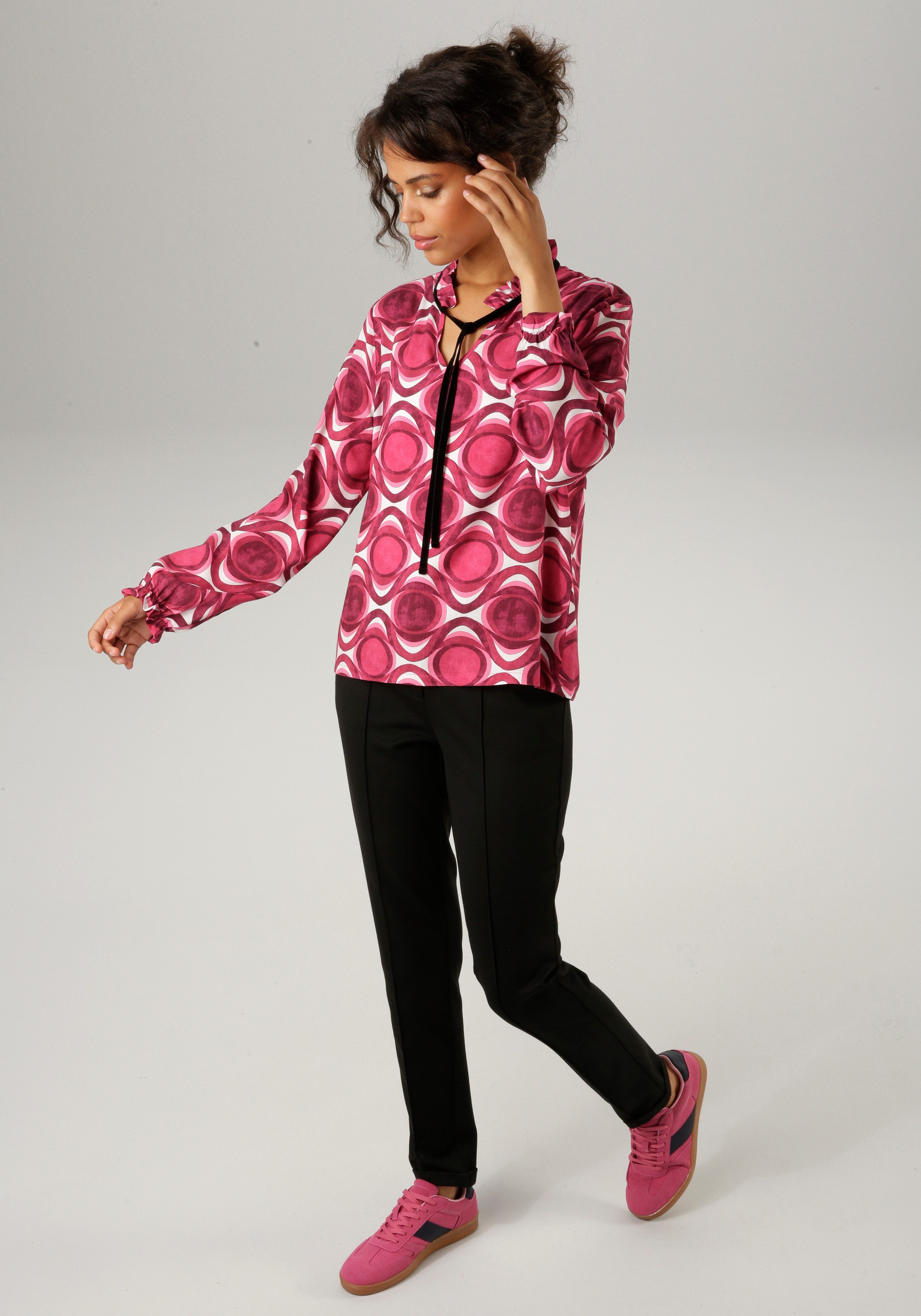 Aniston CASUAL Blouse zonder sluiting met trendy gekleurde, grafische print