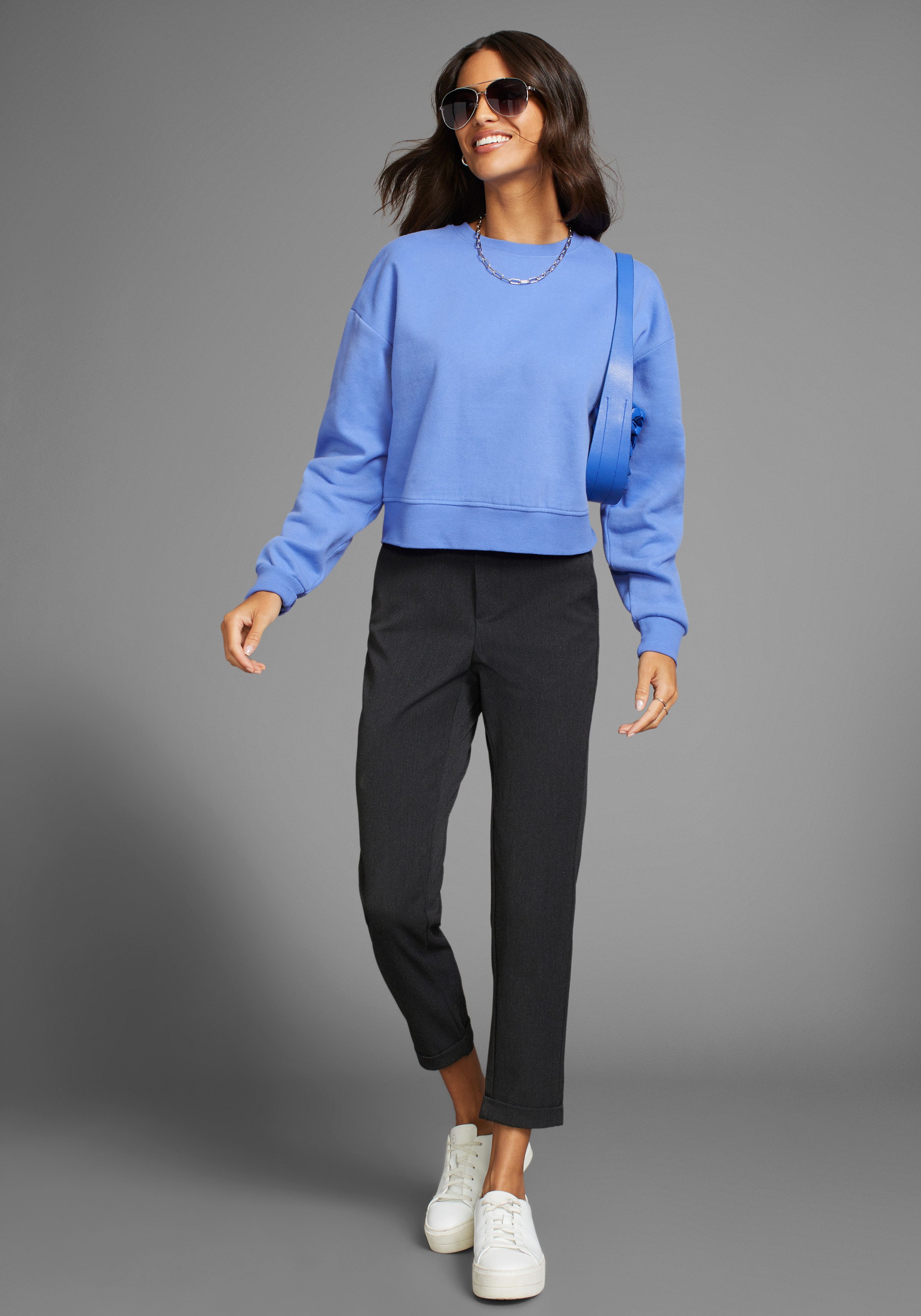 Laura Scott Sweatshirt Cropped model