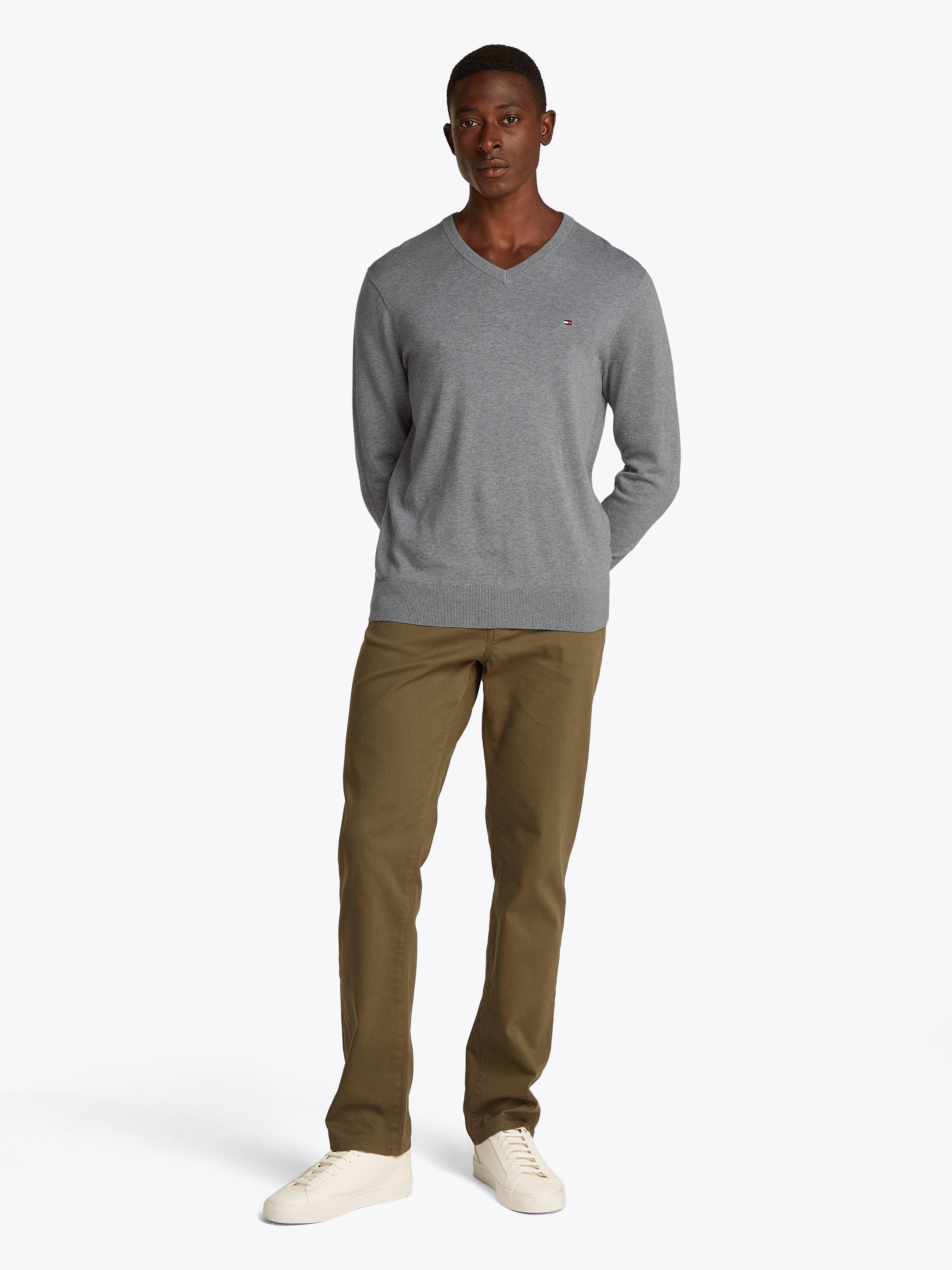 Tommy Hilfiger Gebreide trui ESSENTIAL COTTON V NECK met V-hals en borduursel