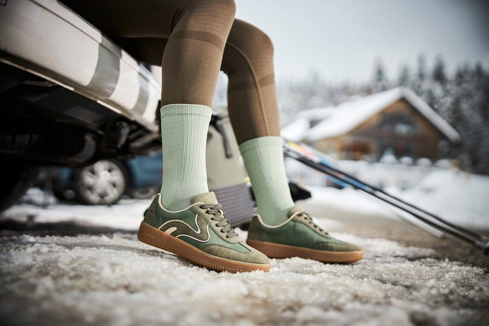 RIEKER Sport Plateausneakers vrijetijdsschoen, lage schoen, veterschoen in vegan uitvoering