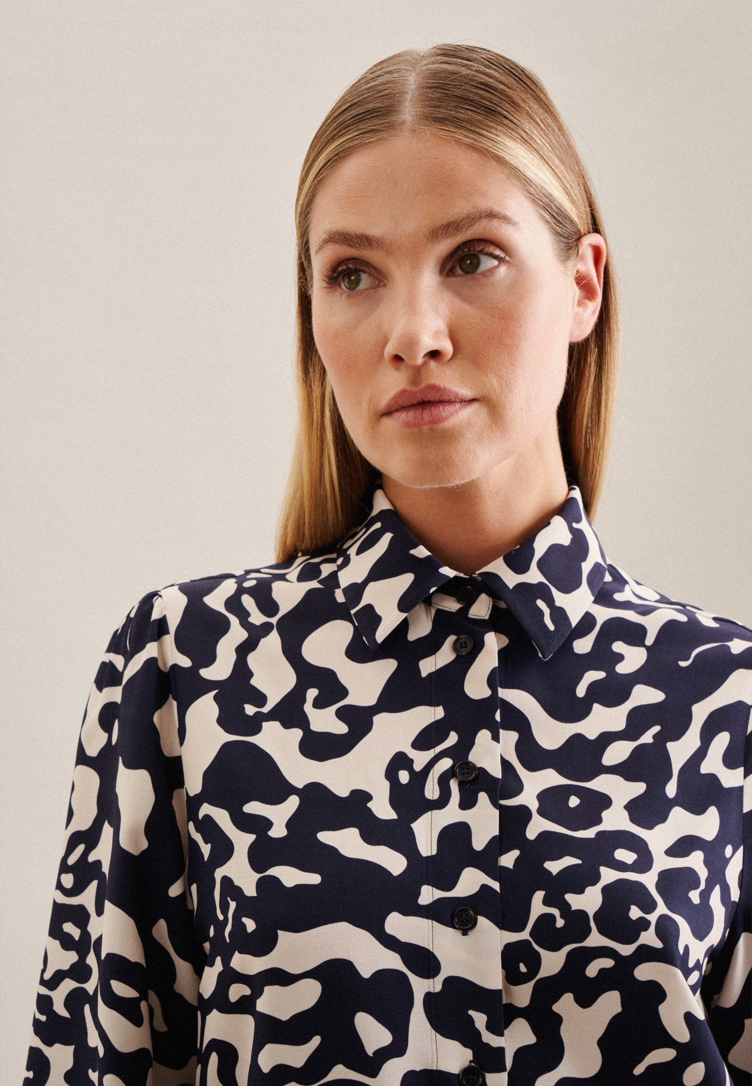 seidensticker Overhemdblouse Zwarte roos Langarm kraag met dierenprint