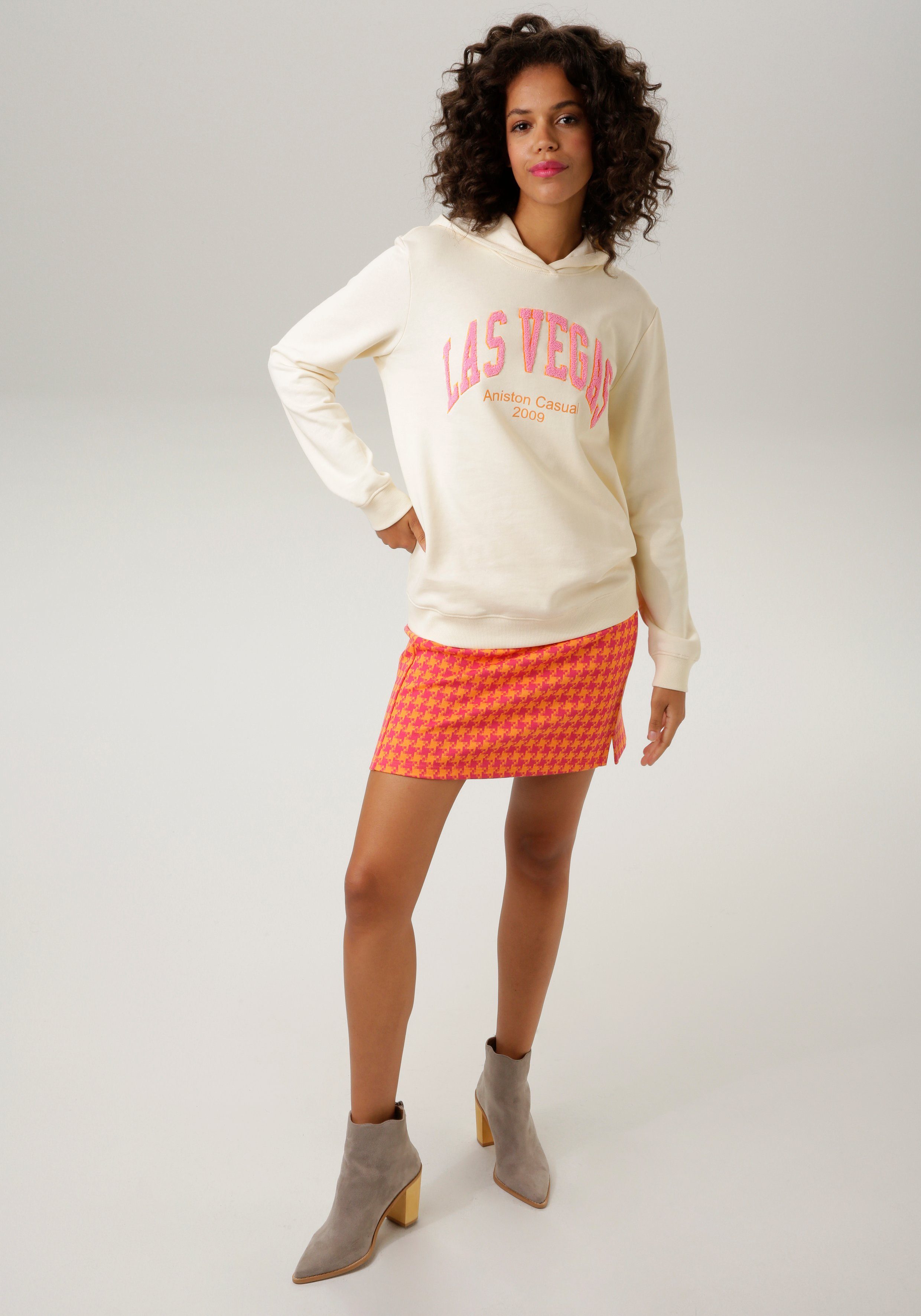 Aniston CASUAL Sweatshirt met geborduurd "las vegas" detail