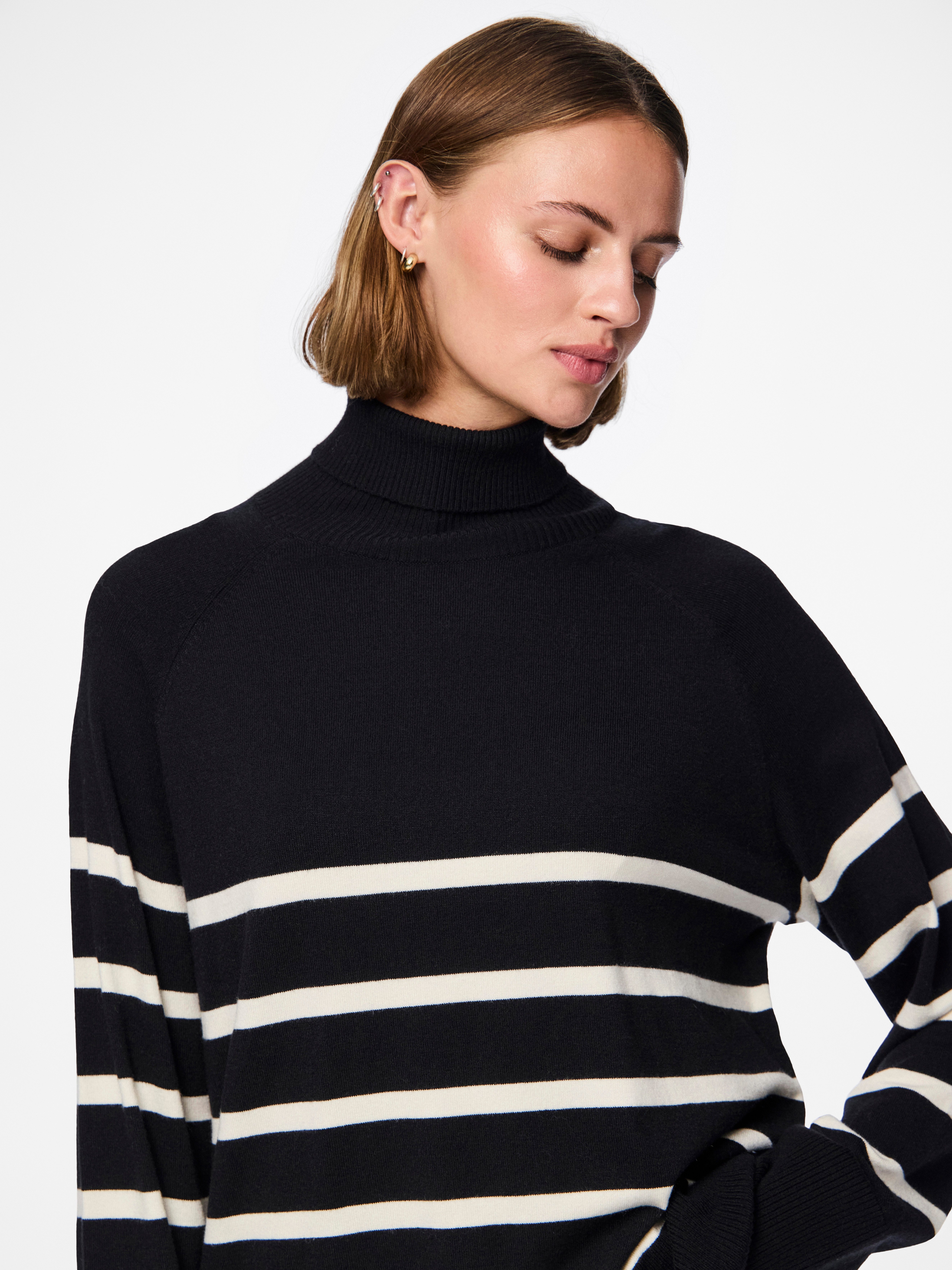 pieces Coltrui PCSIA LS ROLLNECK KNIT NOOS BC