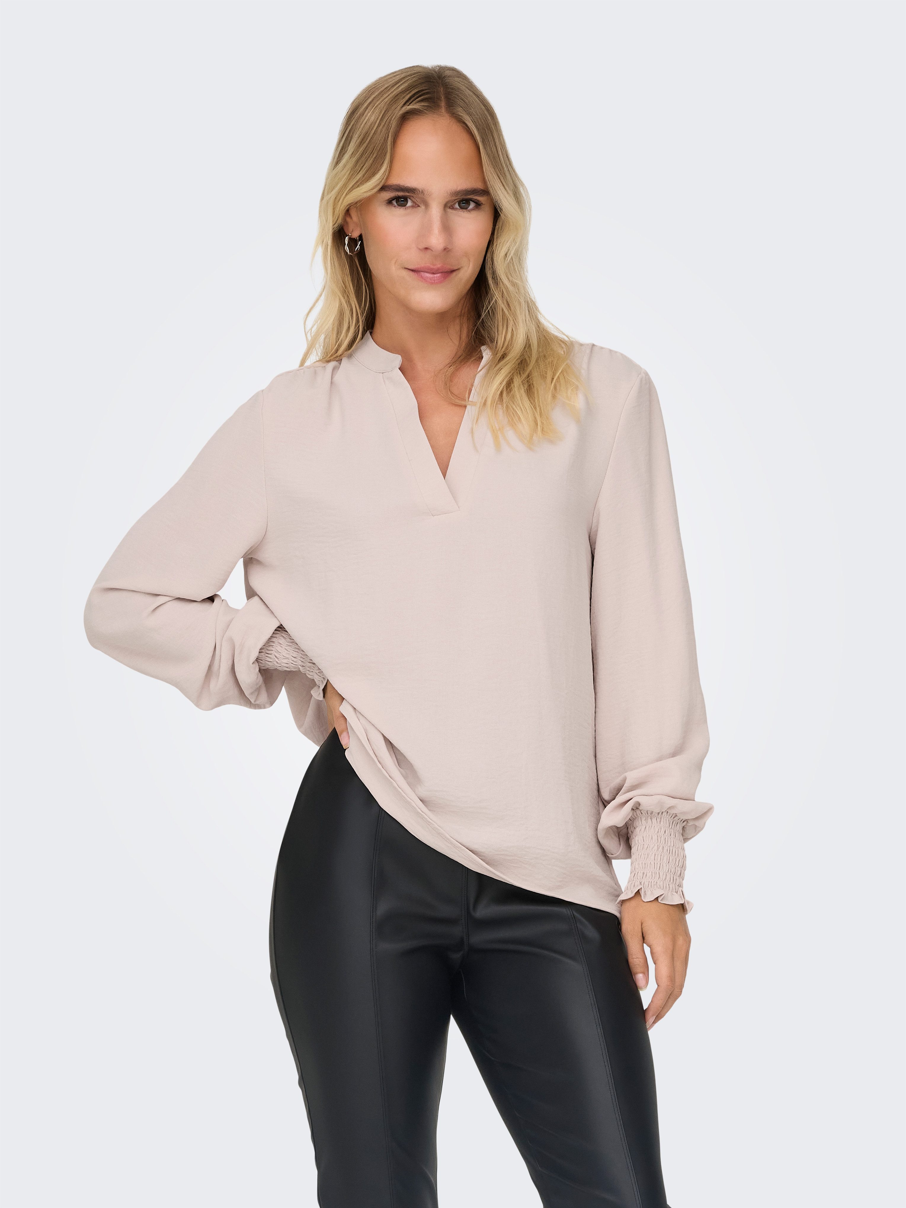 Only Shirt ONLMETTE V-NECK LS SMOCK TOP NOOS WVN
