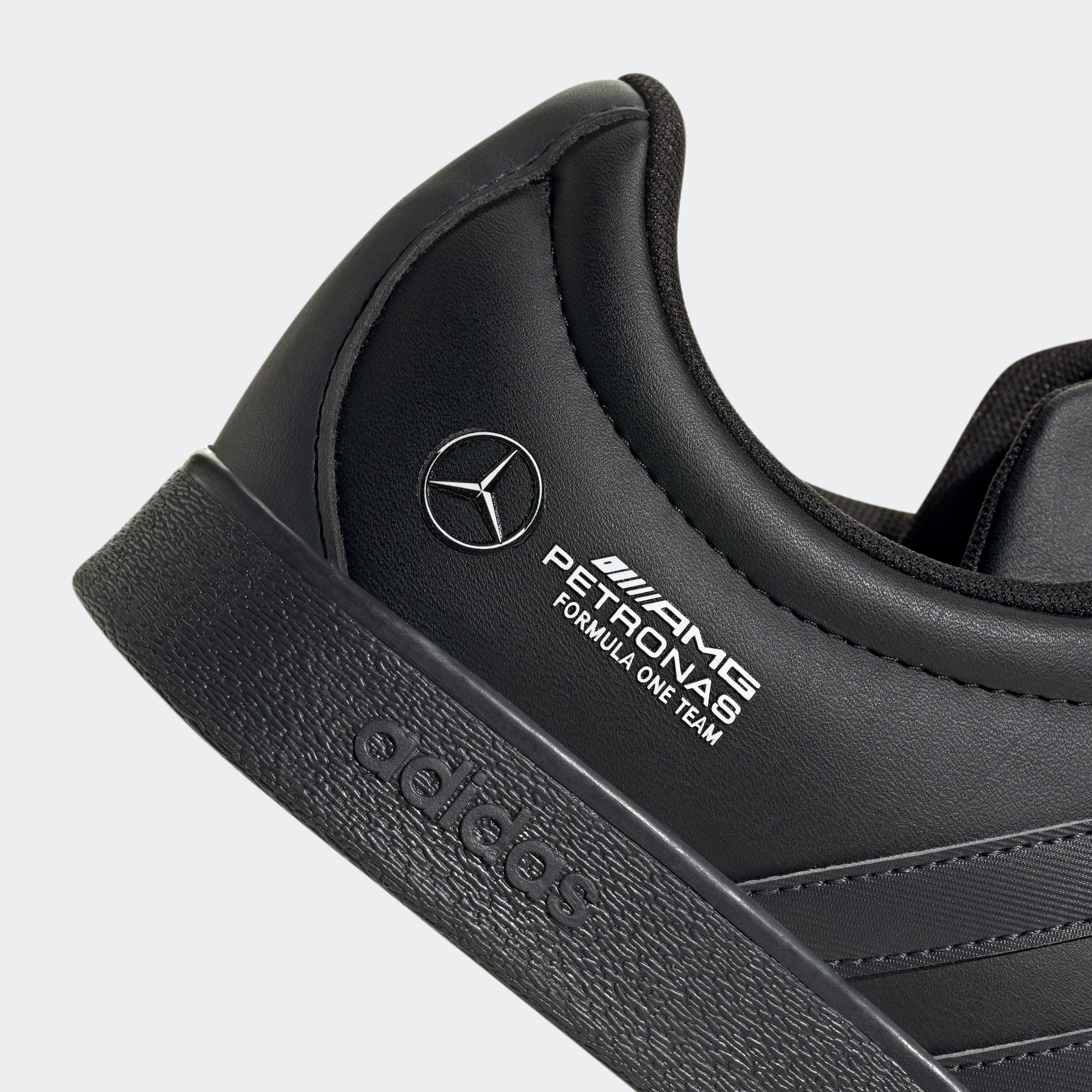 adidas Performance Sneakers MERCEDES - AMG PETRONAS FORMULA ONE TEAM VL court schoen