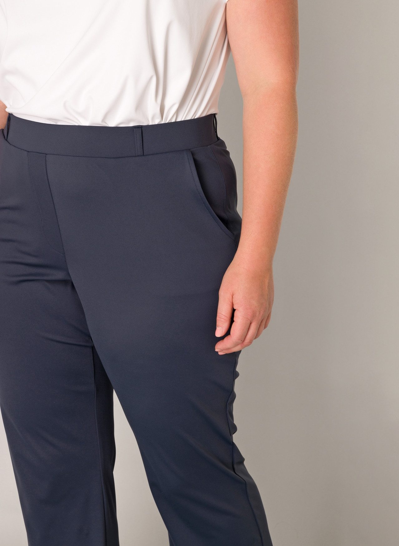 Base Level Curvy Stoffen broek Lori met stretch en lichte flair