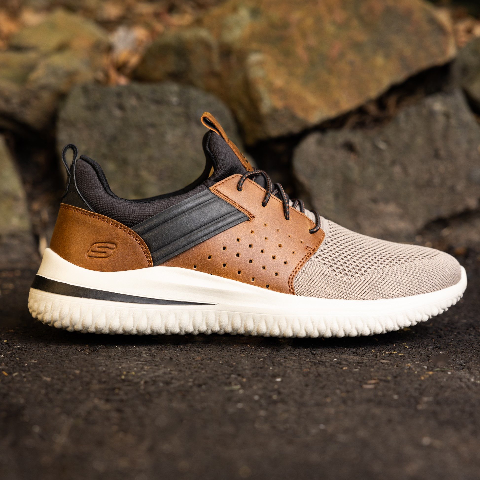 Skechers Slip-on sneakers DELSON 3.0-CICADA slipper, vrijetijdsschoen met elastiek om in te stappen