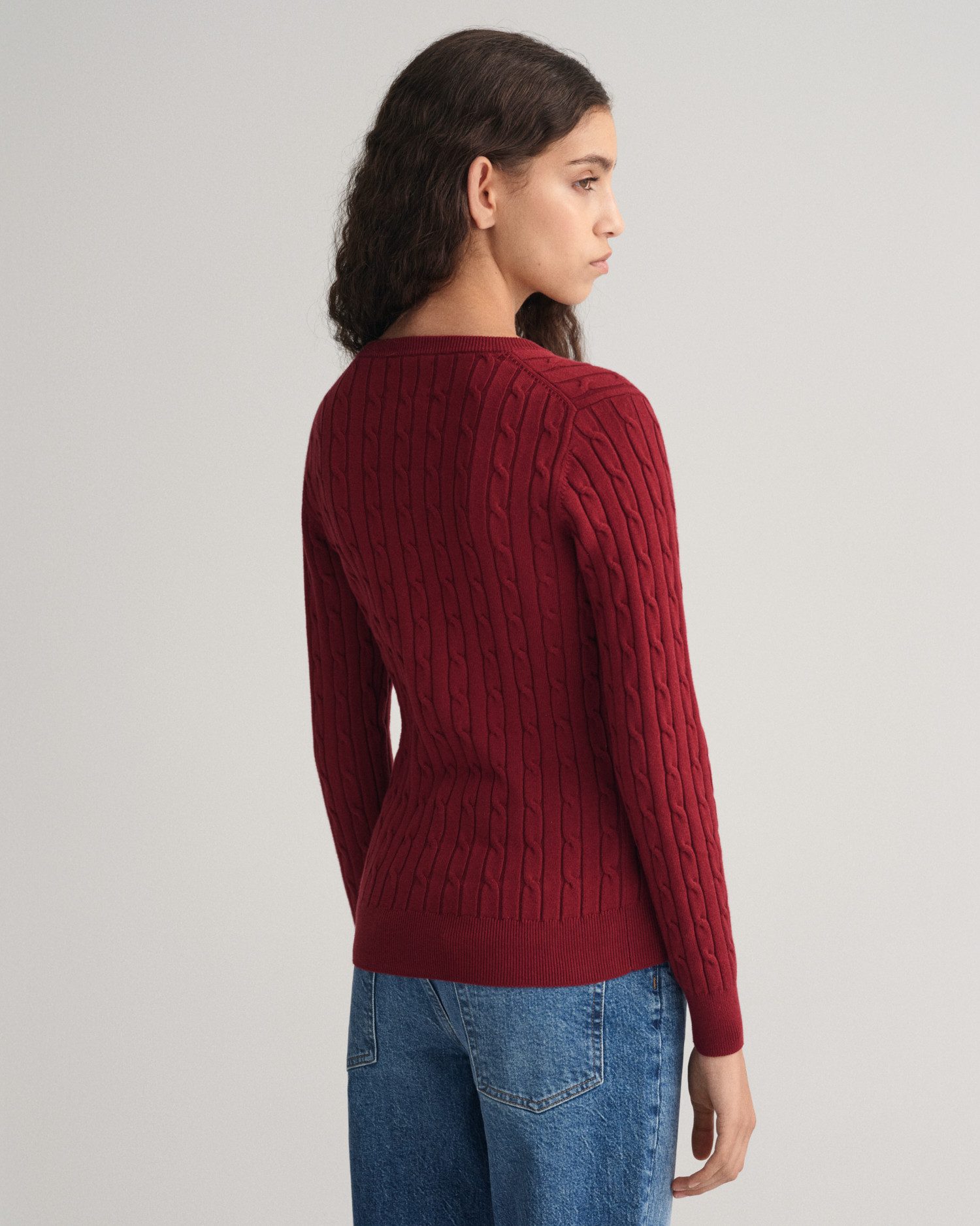 Gant Gebreide trui STRETCH COTTON CABLE V-NECK met logoborduursel op borsthoogte