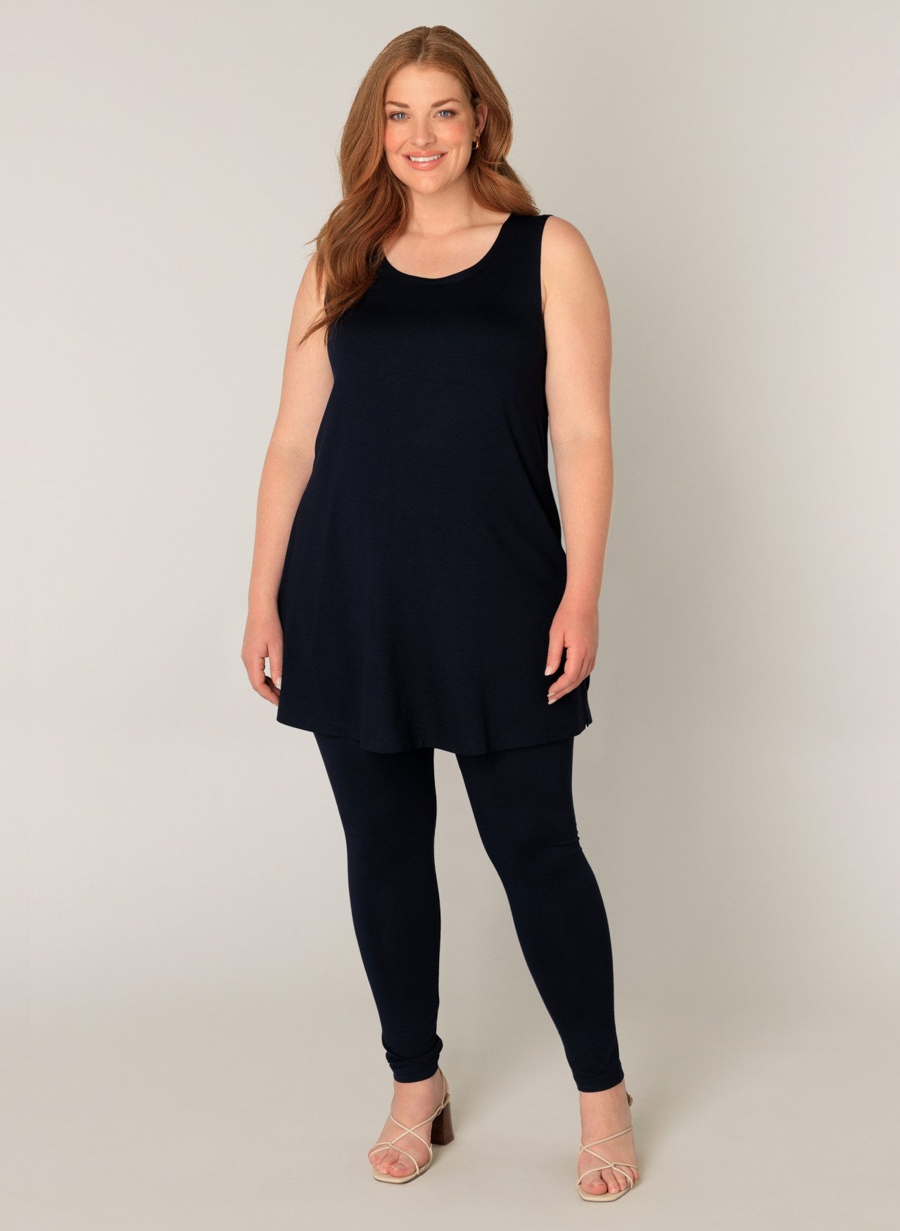 Base Level Curvy Lang shirt Abbigale Iets uitlopende A-lijn