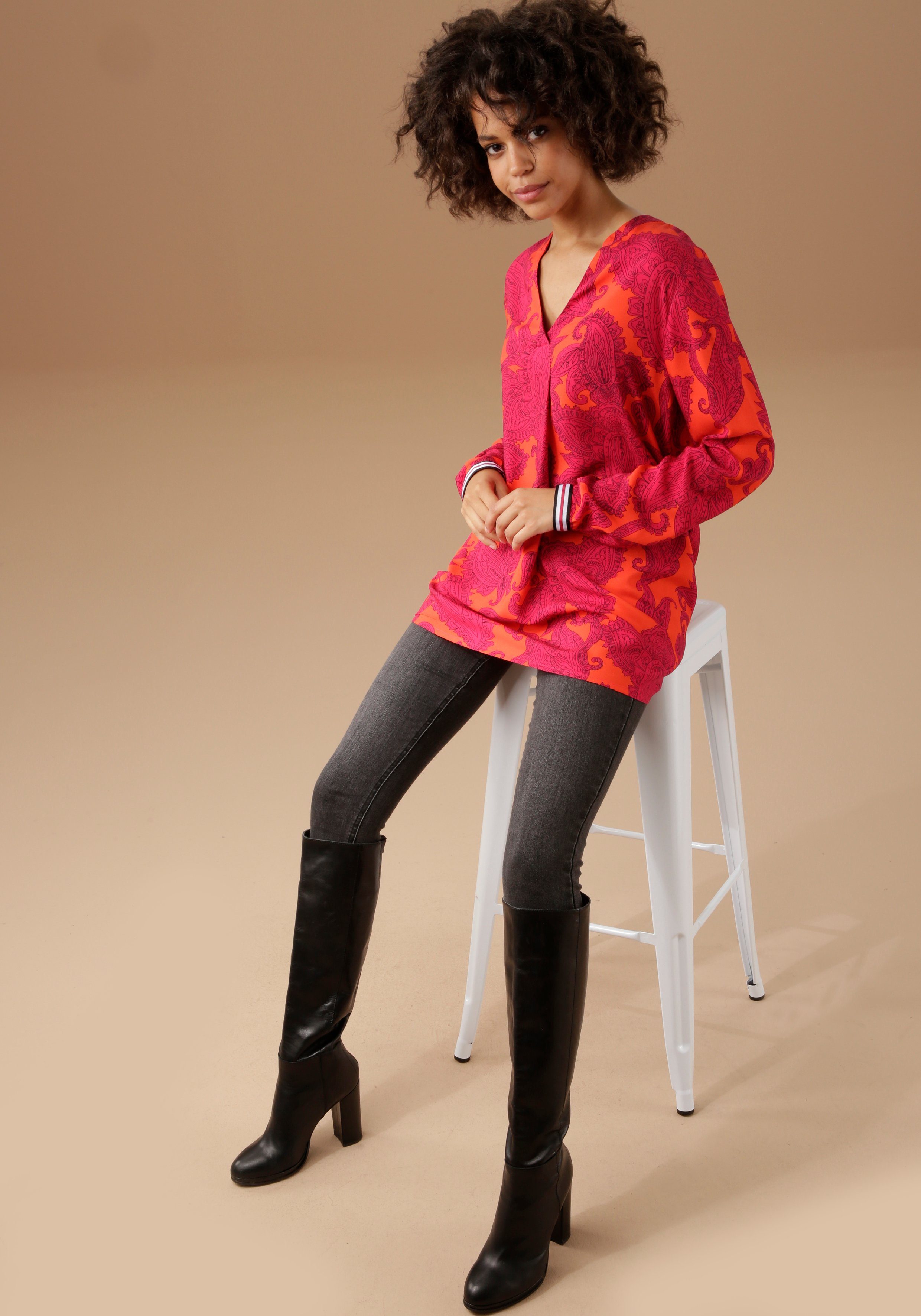 Aniston CASUAL Blouse zonder sluiting met kleurrijke, royale ornamentprint