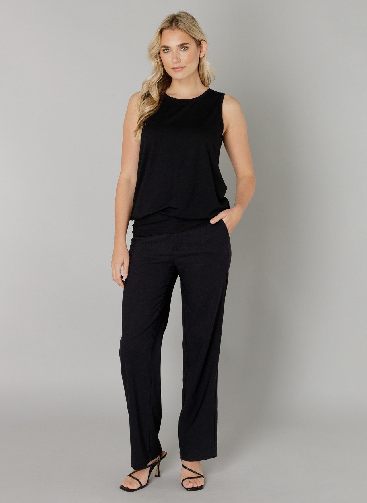 Base Level Shirttop Yasmin 1-knoopsluiting in de nek