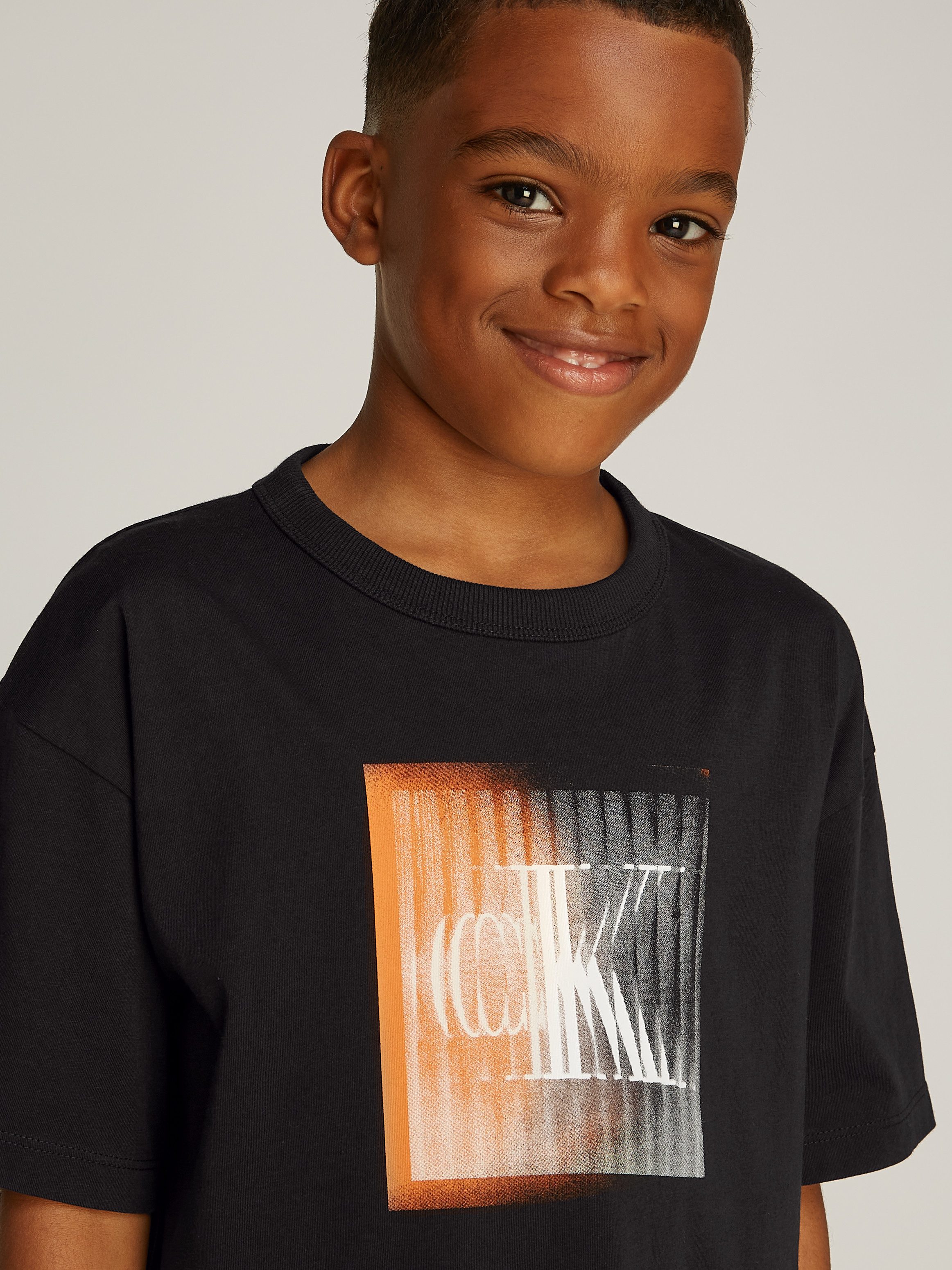 Calvin Klein Shirt met ronde hals LARGE SHIFTED CK SS T-SHIRT voor kinderen tot 16 jaar met logo-opdruk