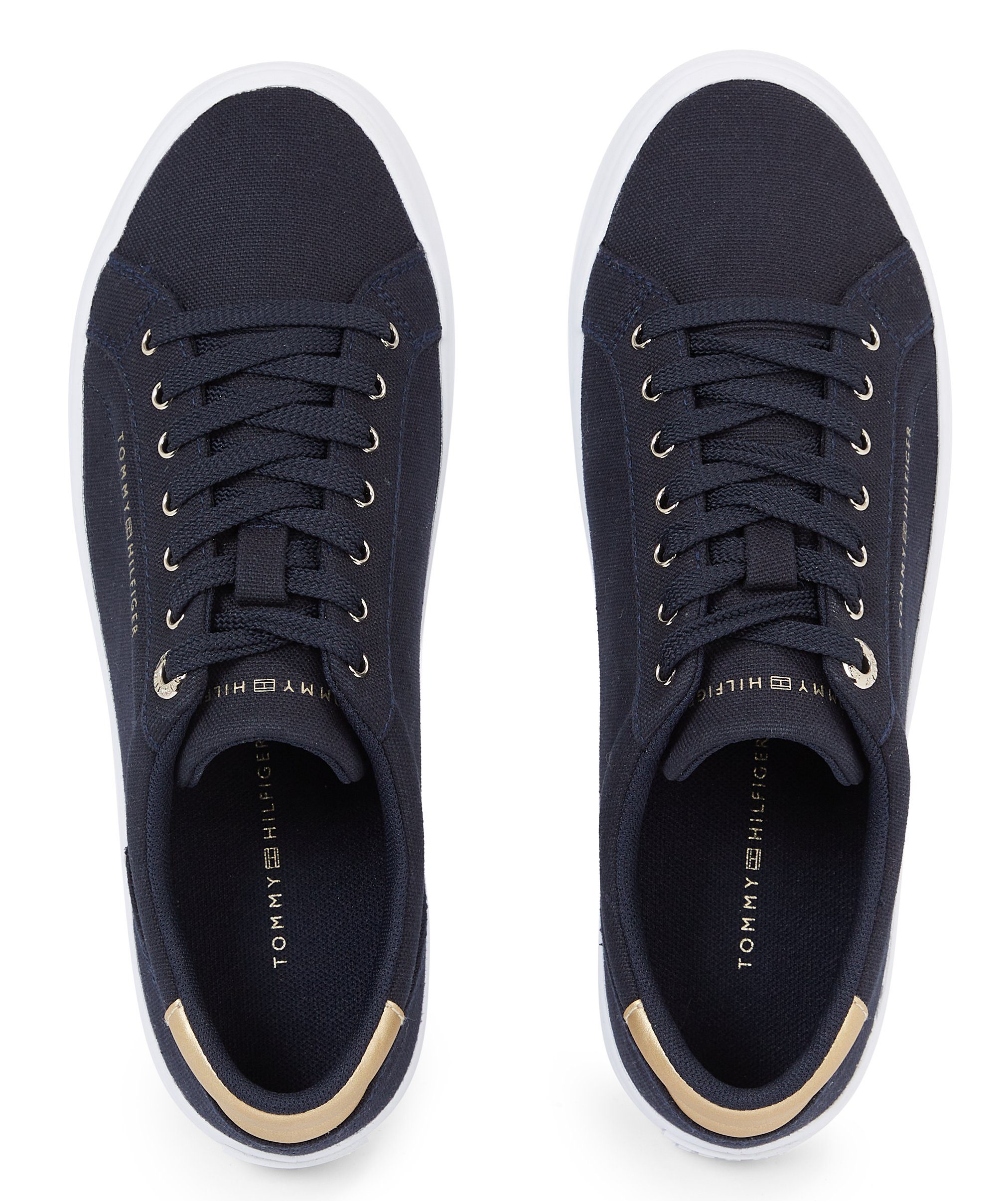 Tommy Hilfiger Plateausneakers ESSENTIAL VULC CANVAS SNEAKER Contrastafwerking in metalliclook, vrijetijdsschoen, lage schoen, veterschoen