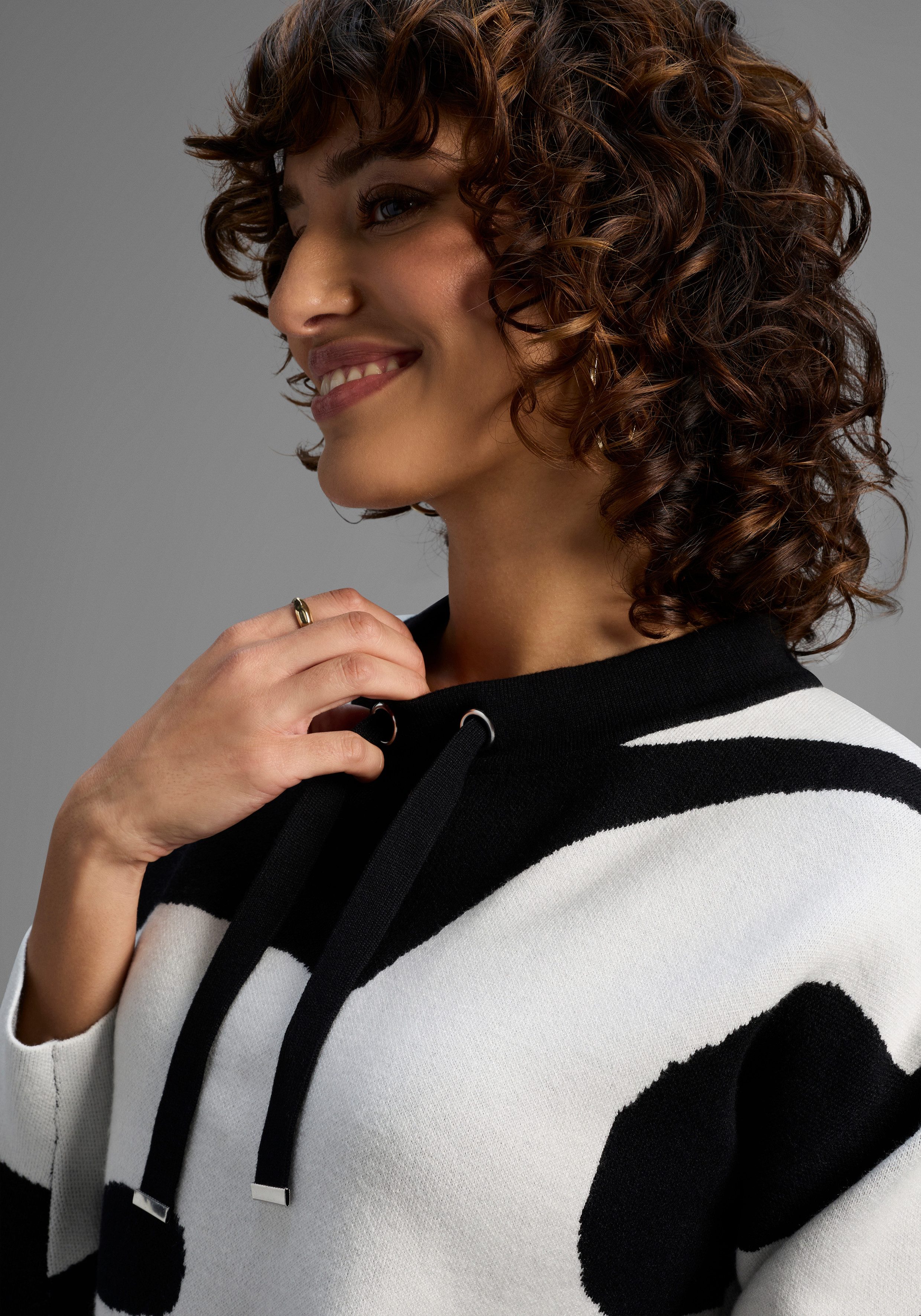 Laura Scott Jacquardtrui zacht winterbreisel met patroon en strikbanden - nieuwe collectie