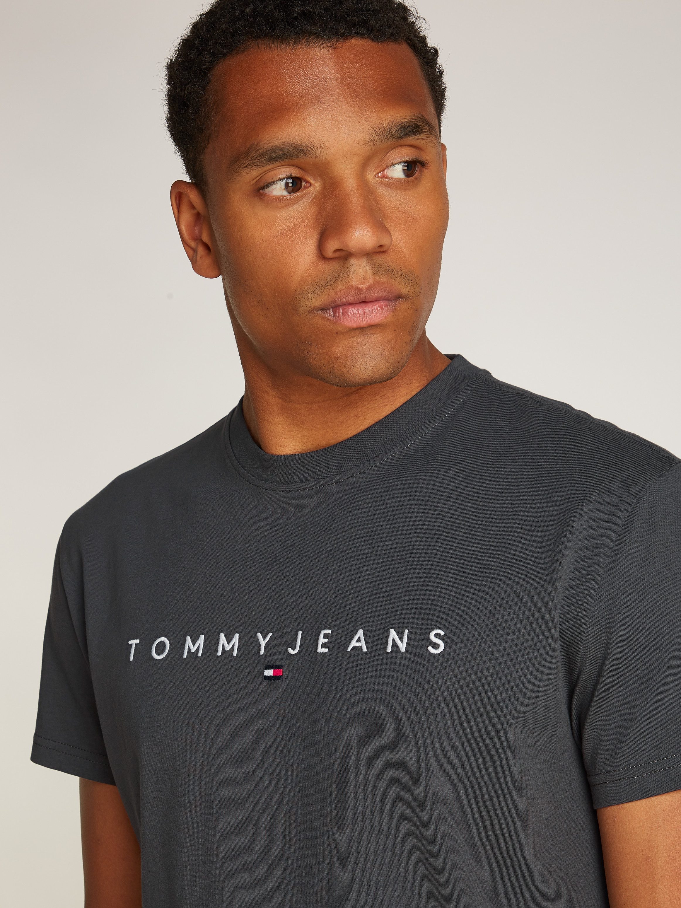 Tommy Jeans Plus Shirt met ronde hals TJM REG LINEAR LOGO TEE EXT in grote maten, logoprint en borduring