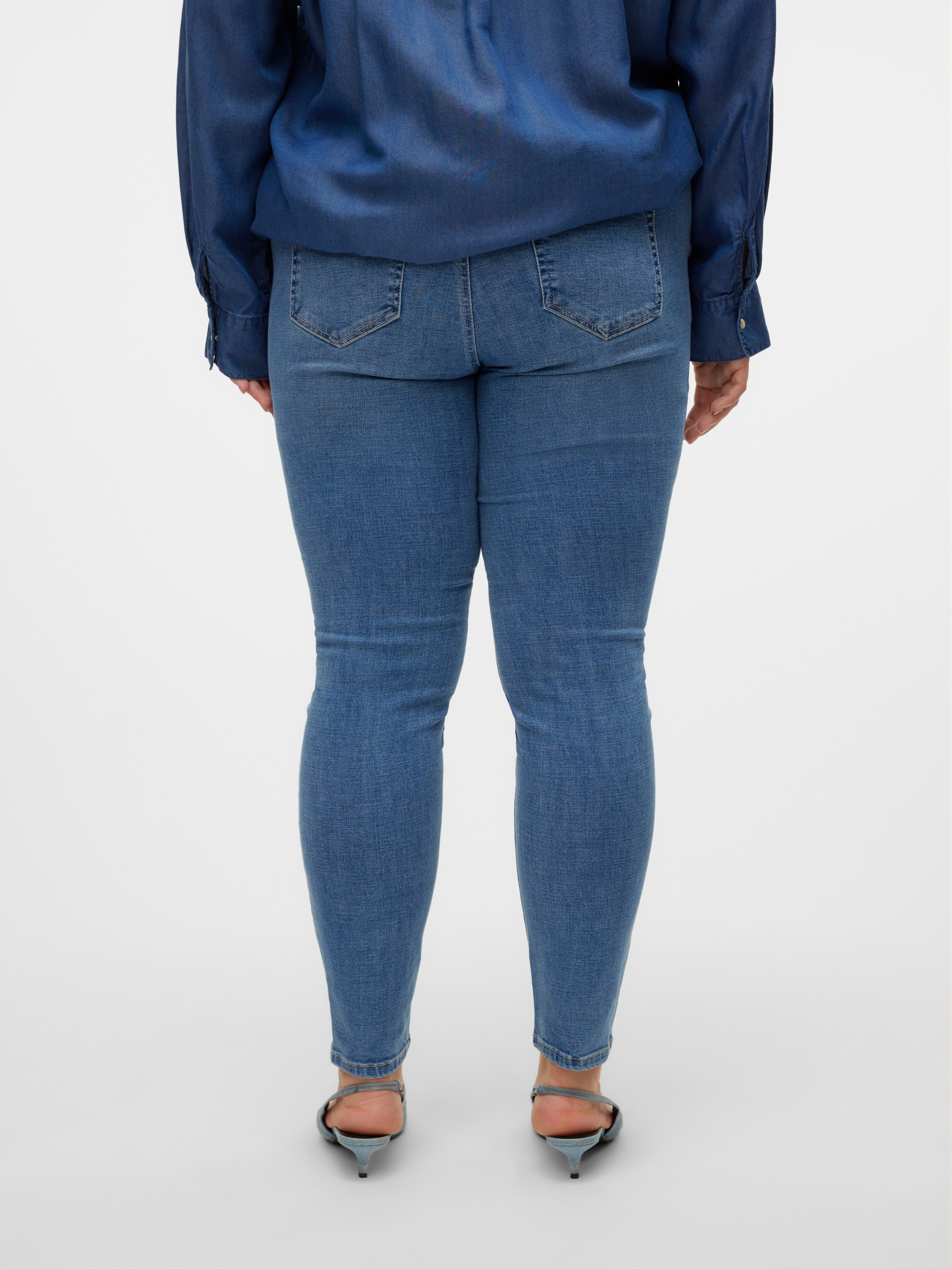Vero Moda Curve Skinny fit jeans VMCFLASH MR SKINNY JEANS LI347 GA CUR