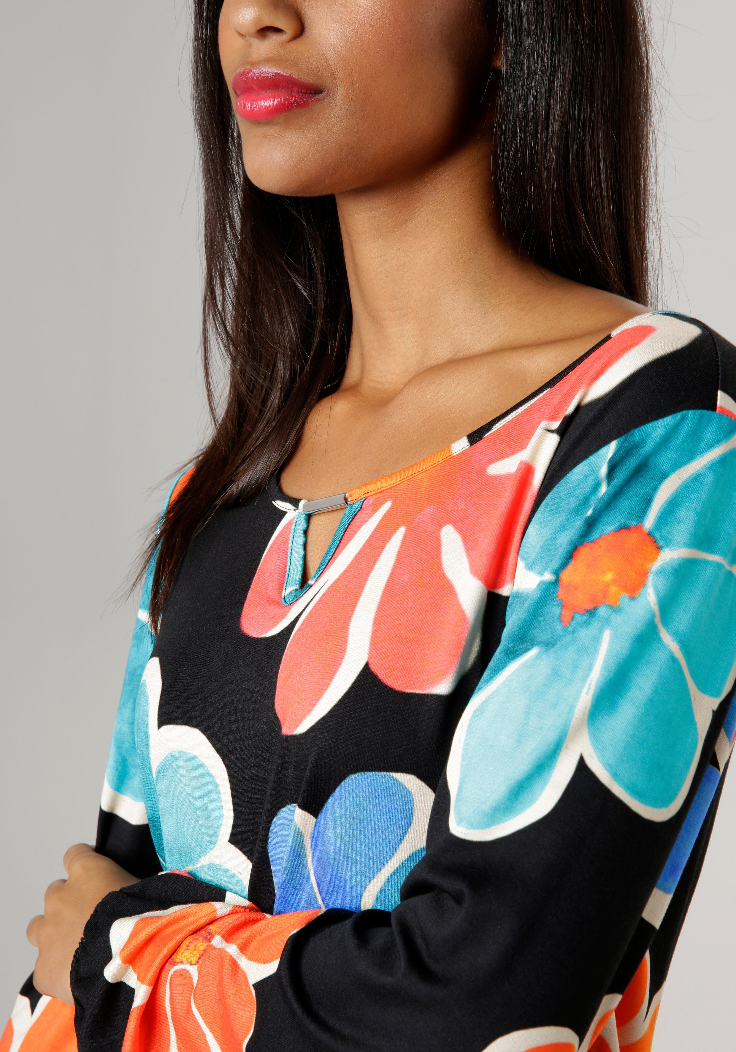 Aniston SELECTED Shirt met lange mouwen met cut-out en kleurrijke bloemenprint nieuwe collectie