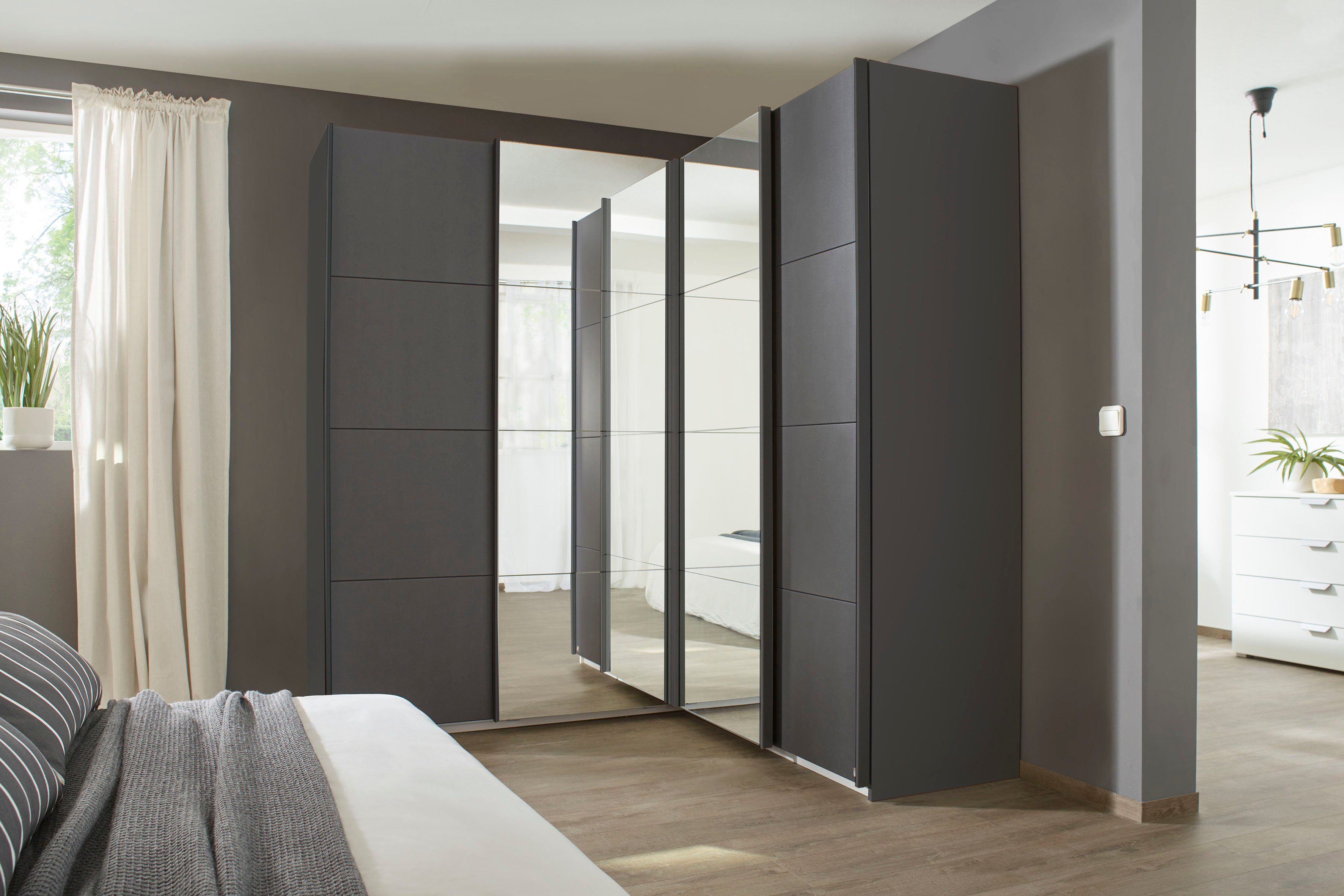 rauch Zweefdeurkast Quadra Hoekkast inclusief deurdemper, met spiegeldeuren zweefdeurkasten maat 181 cm x 229 cm x 187 cm grijs