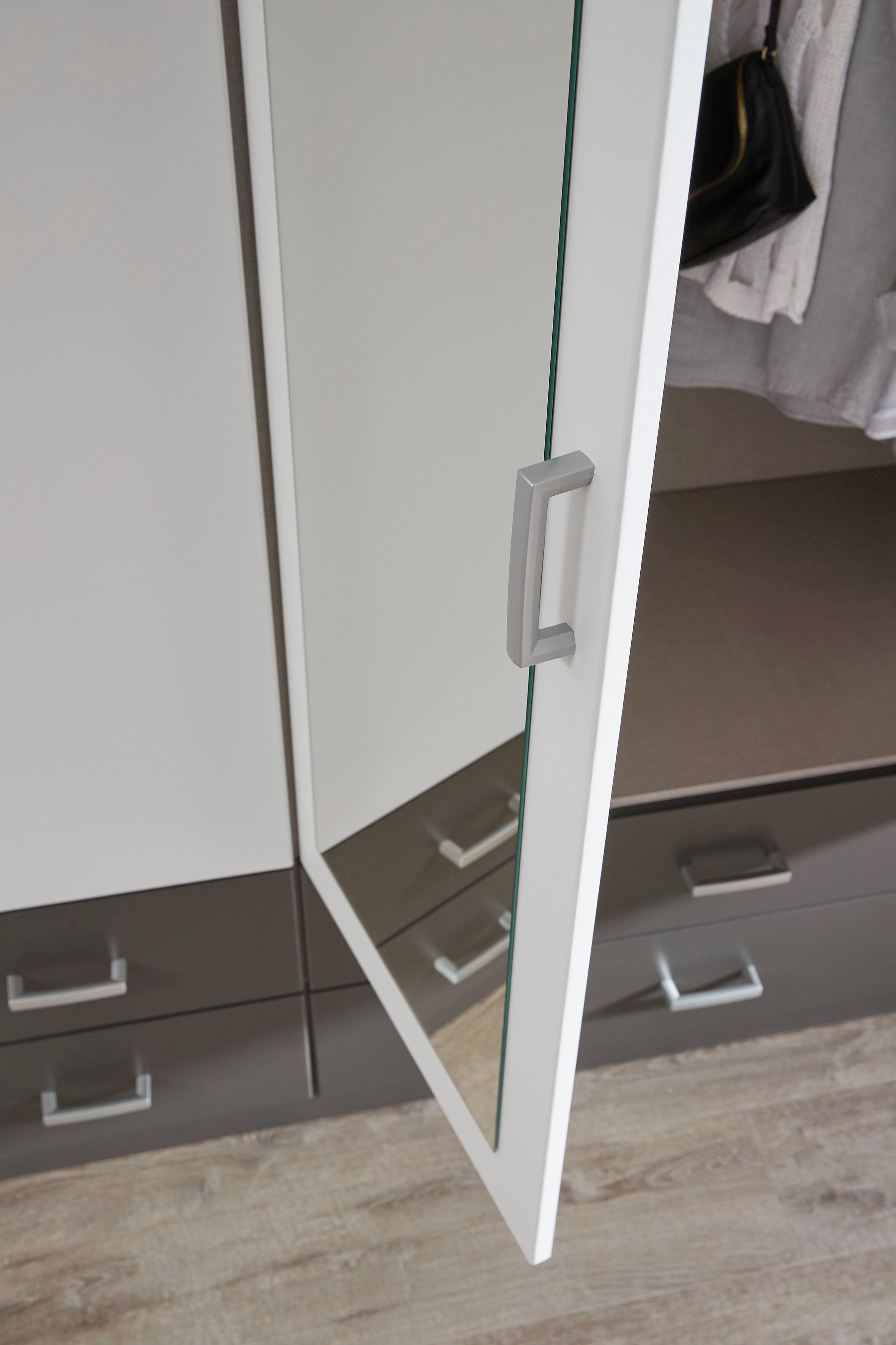 rauch Kledingkast Kast Garderobe Wasmand GAMMA in 3 Breedtes veel opbergruimte met 6 lades, met spiegel topseller made in germany