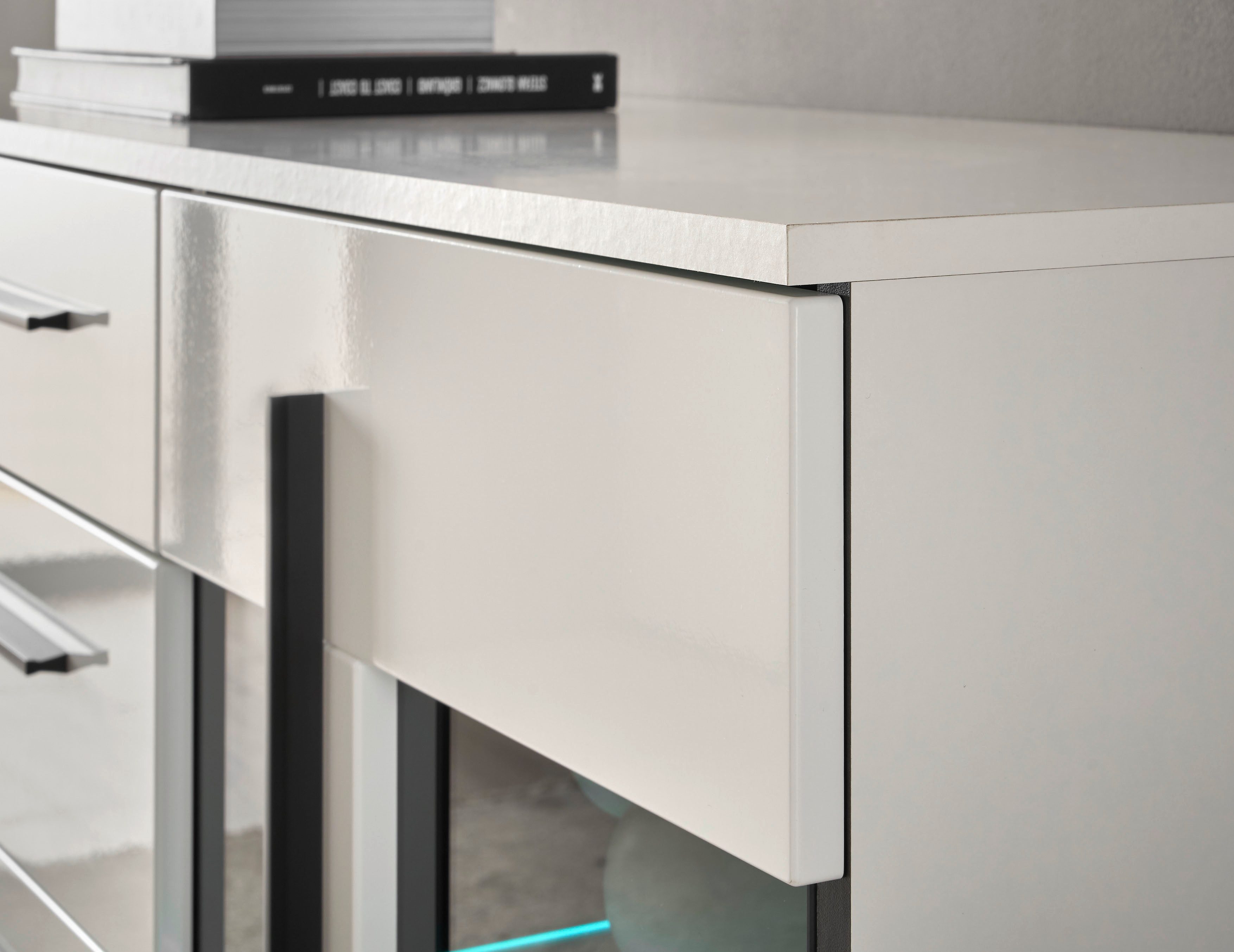INOSIGN Dressoir Cantara, moderne kast, commode in Eiken Evoke of wit zwarte stanggreep, voldoende opbergruimte, veelzijdig inzetbaar