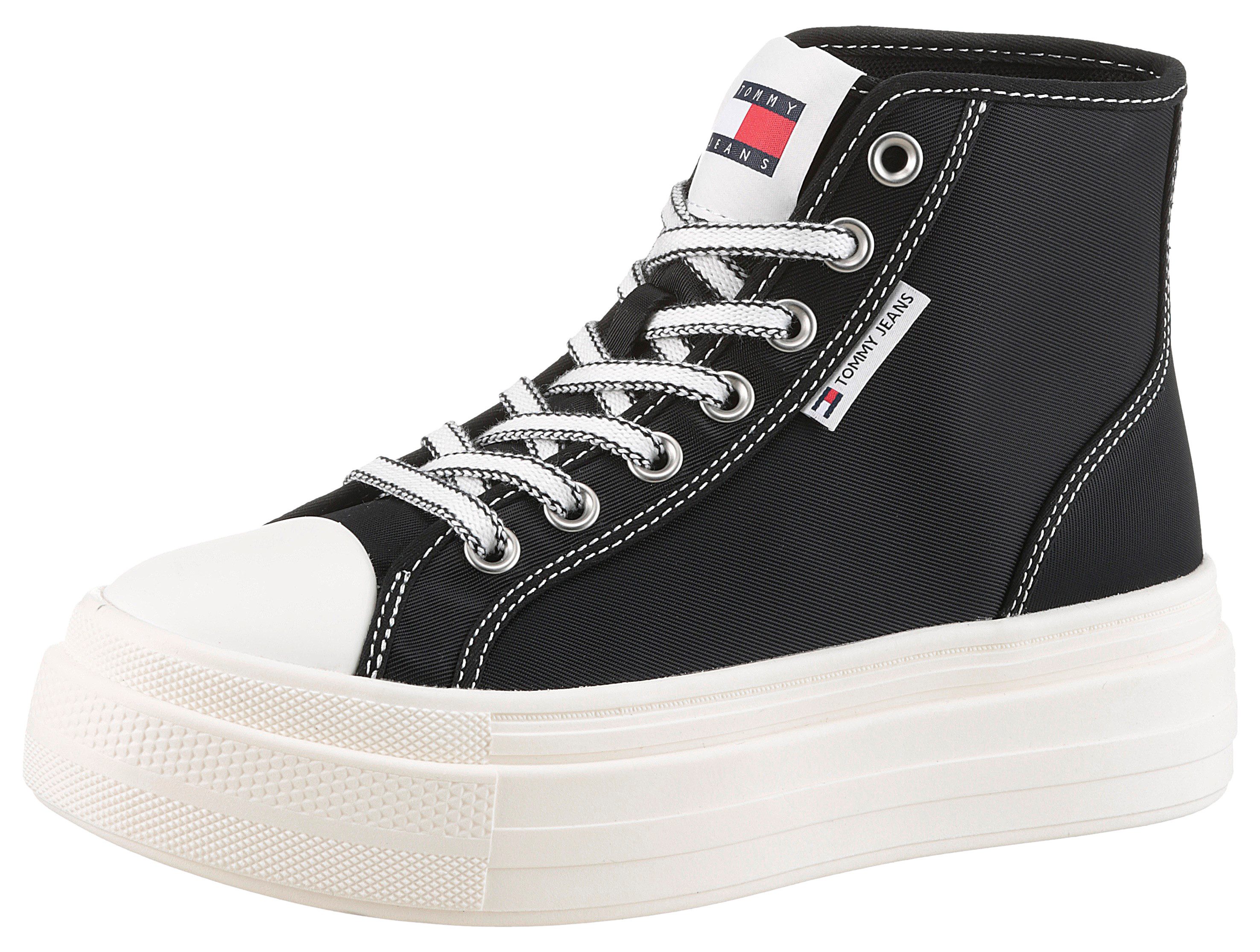 TOMMY JEANS Plateausneakers TJW FOXING FLATFORM SNEAKER HIGH freizeitschoen veterschoenen high top sneaker met contraststiksels