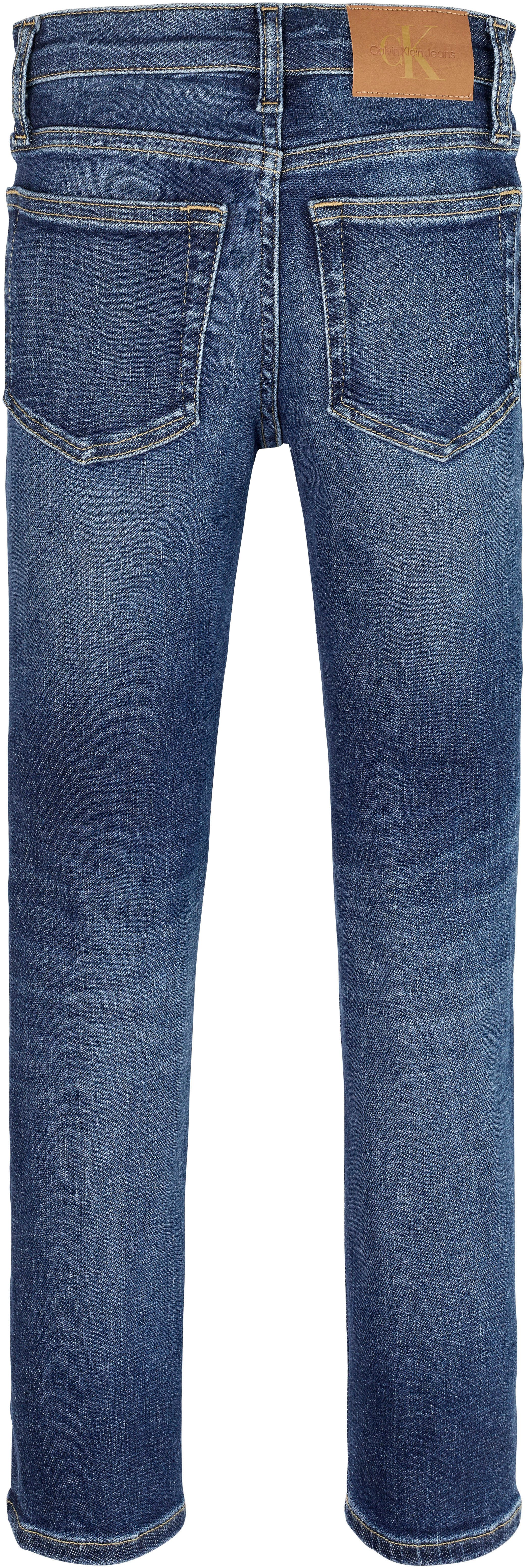 Calvin Klein Slim fit jeans DARK BLUE VISUAL SLIM voor kinderen tot 16 jaar met leren patch