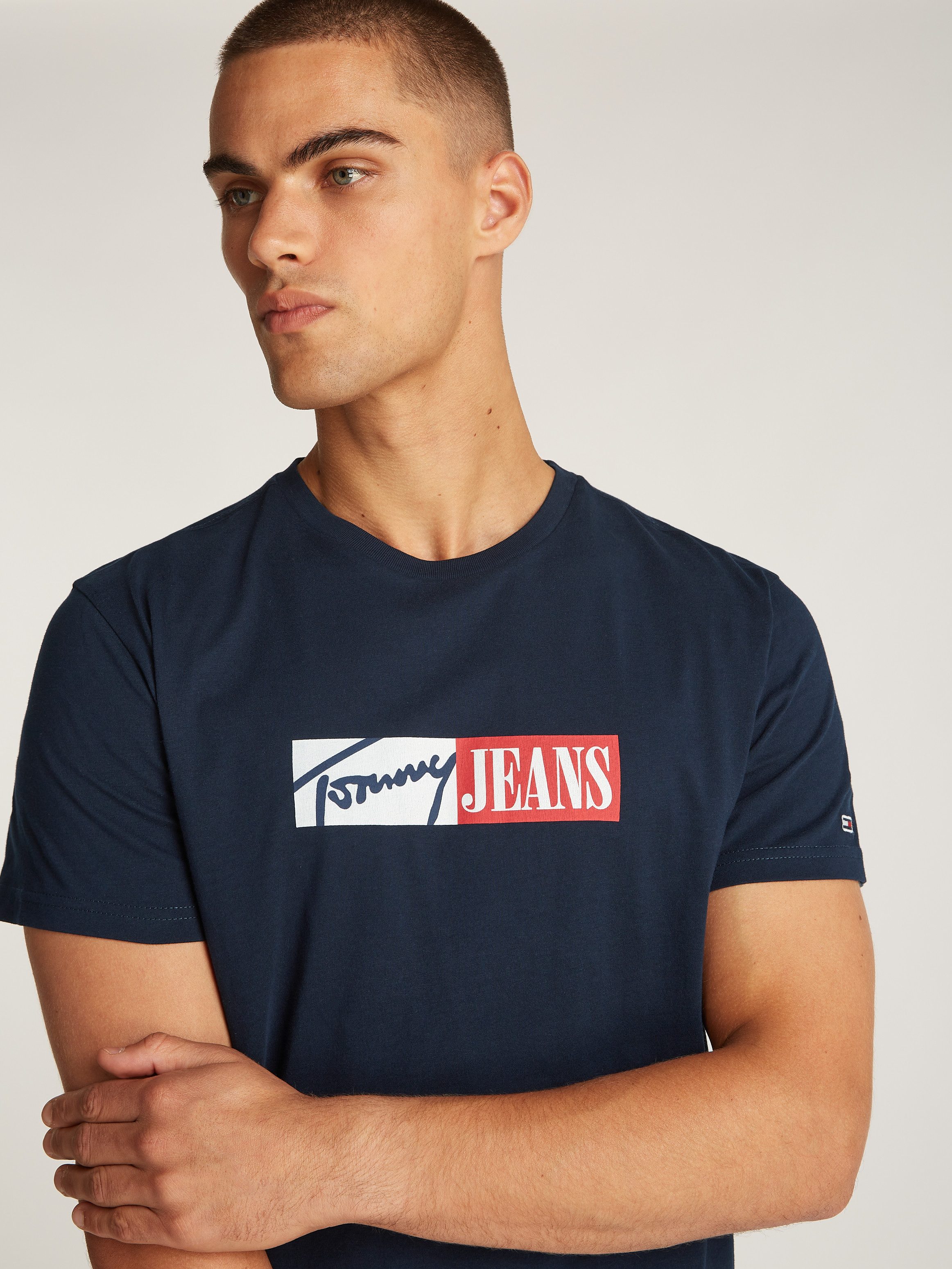 Tommy Jeans Plus Shirt met ronde hals TJM SLIM ENTRY GRAPHIC TEE EXT in grote maten, met logo-borduursel op de mouw