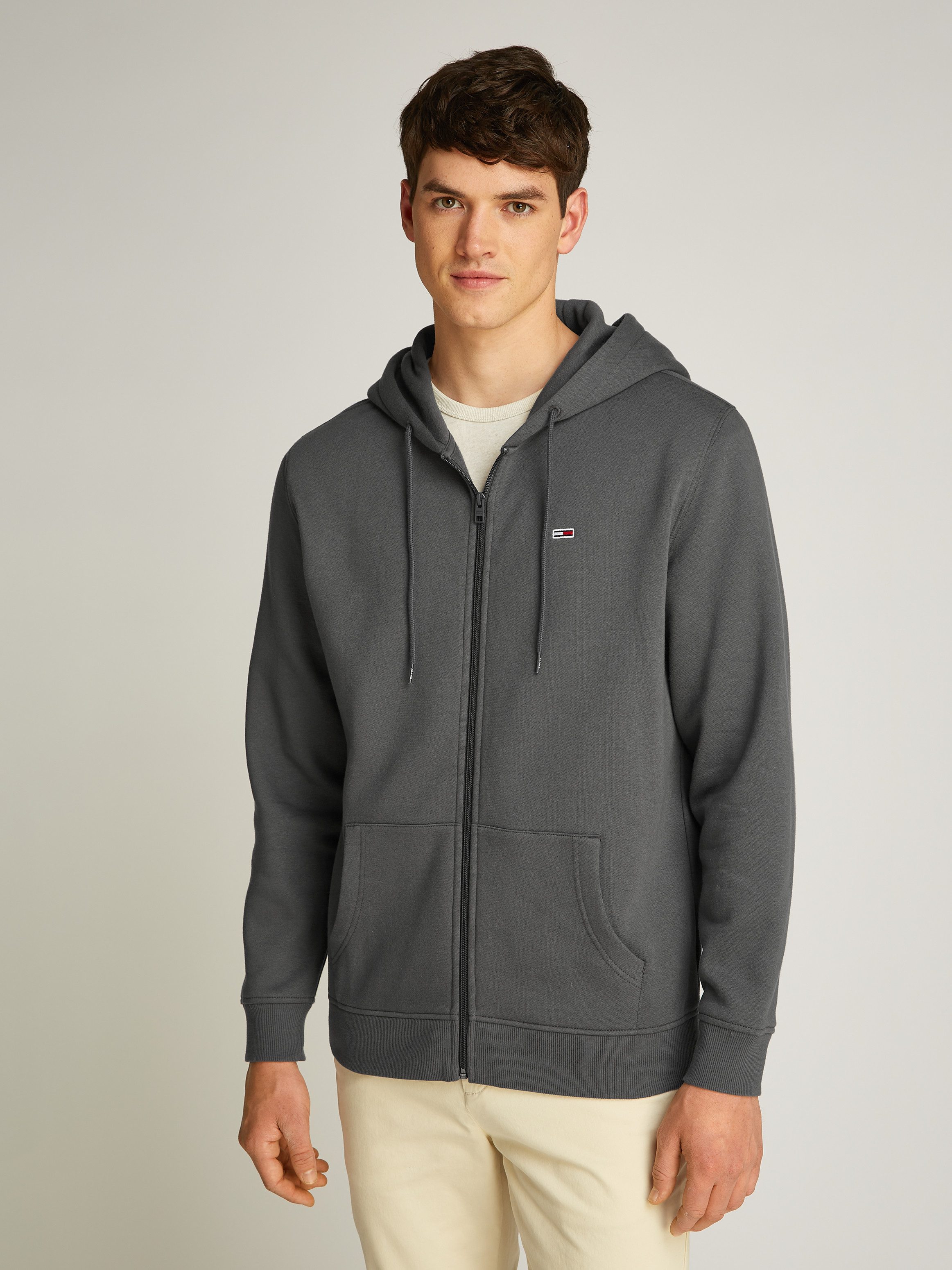 TOMMY JEANS Sweatshirt TJM REG S FLAG ZIP FLEECE THRU met geborduurd merklogo op borsthoogte