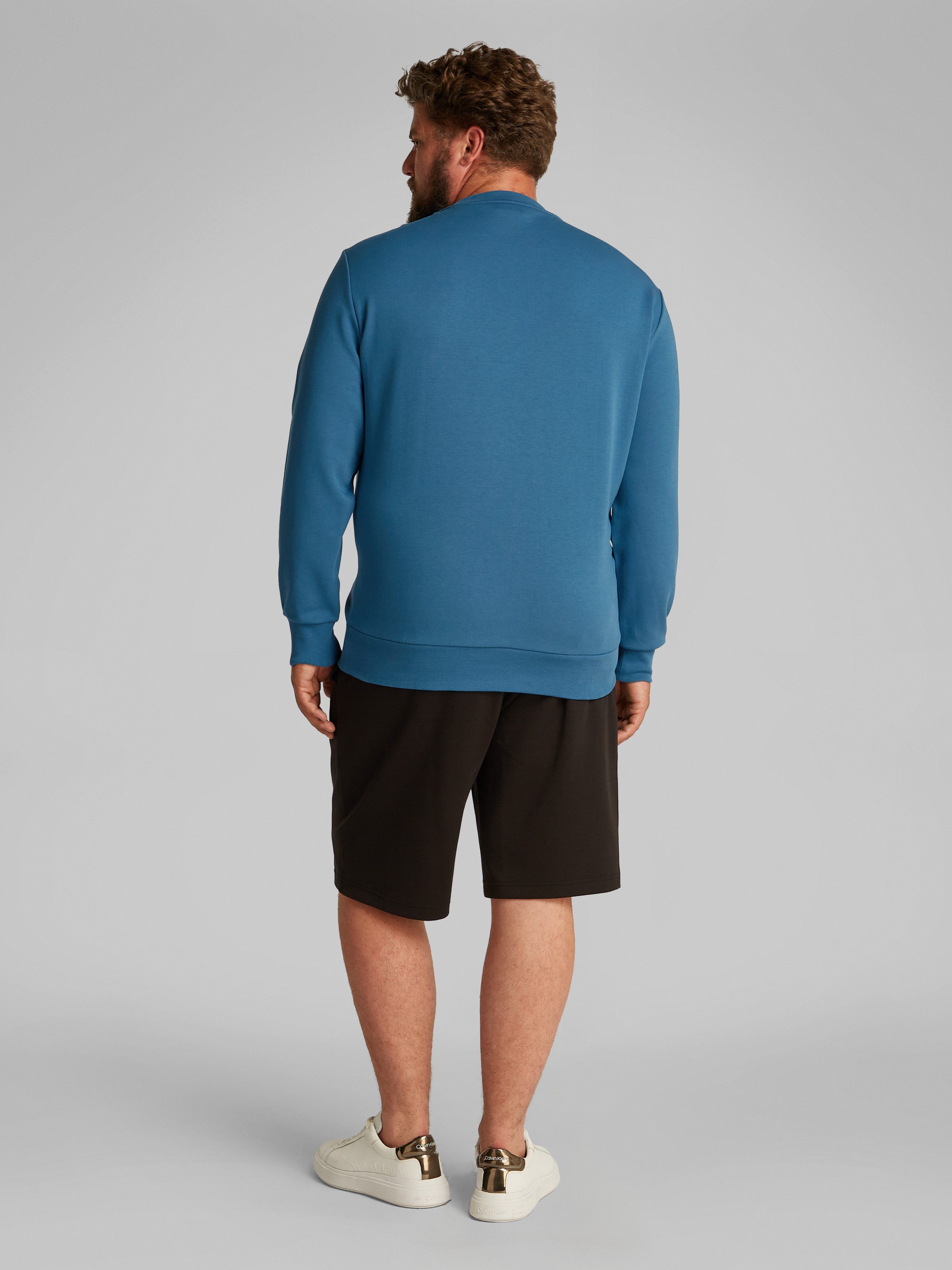 Calvin Klein Sweatshirt BT_MICRO LOGO REPREVE SWEATSHIRT in grote maten met logo-opschrift