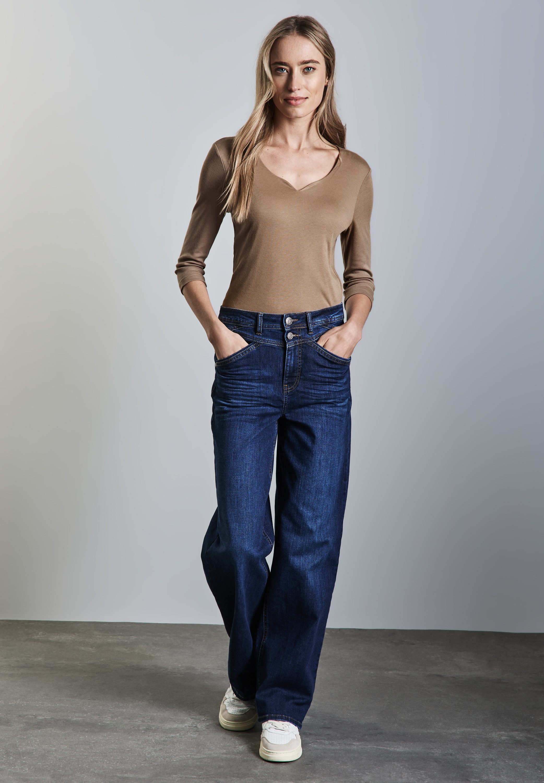 STREET ONE Shirt met lange mouwen met hartvormige halslijn