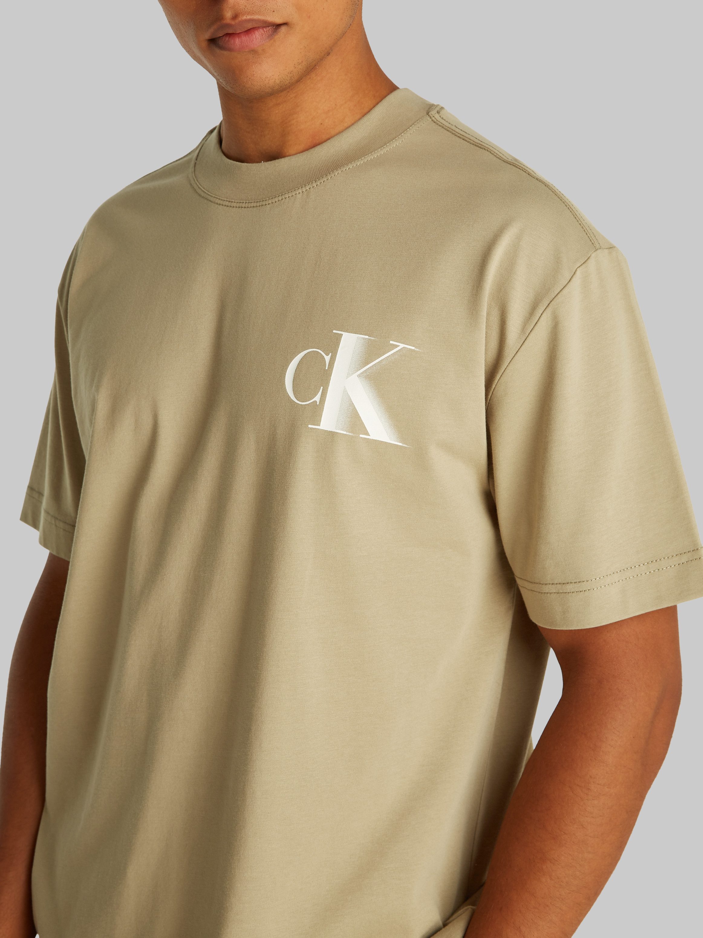 Calvin Klein T-shirt BOLD CK TEE met groot logo op de rug
