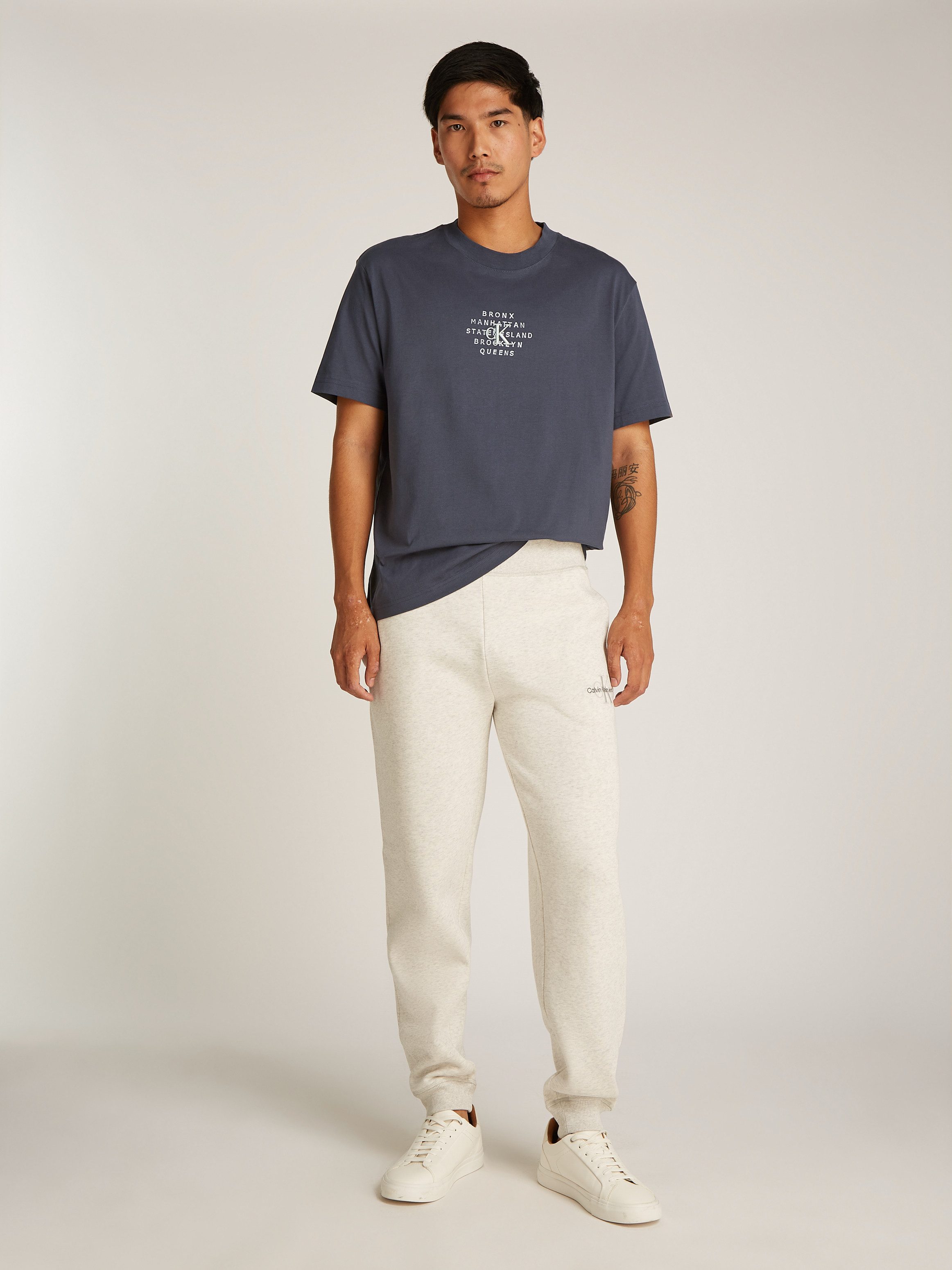 Calvin Klein T-shirt NYC STAMP GRAPHIC met label