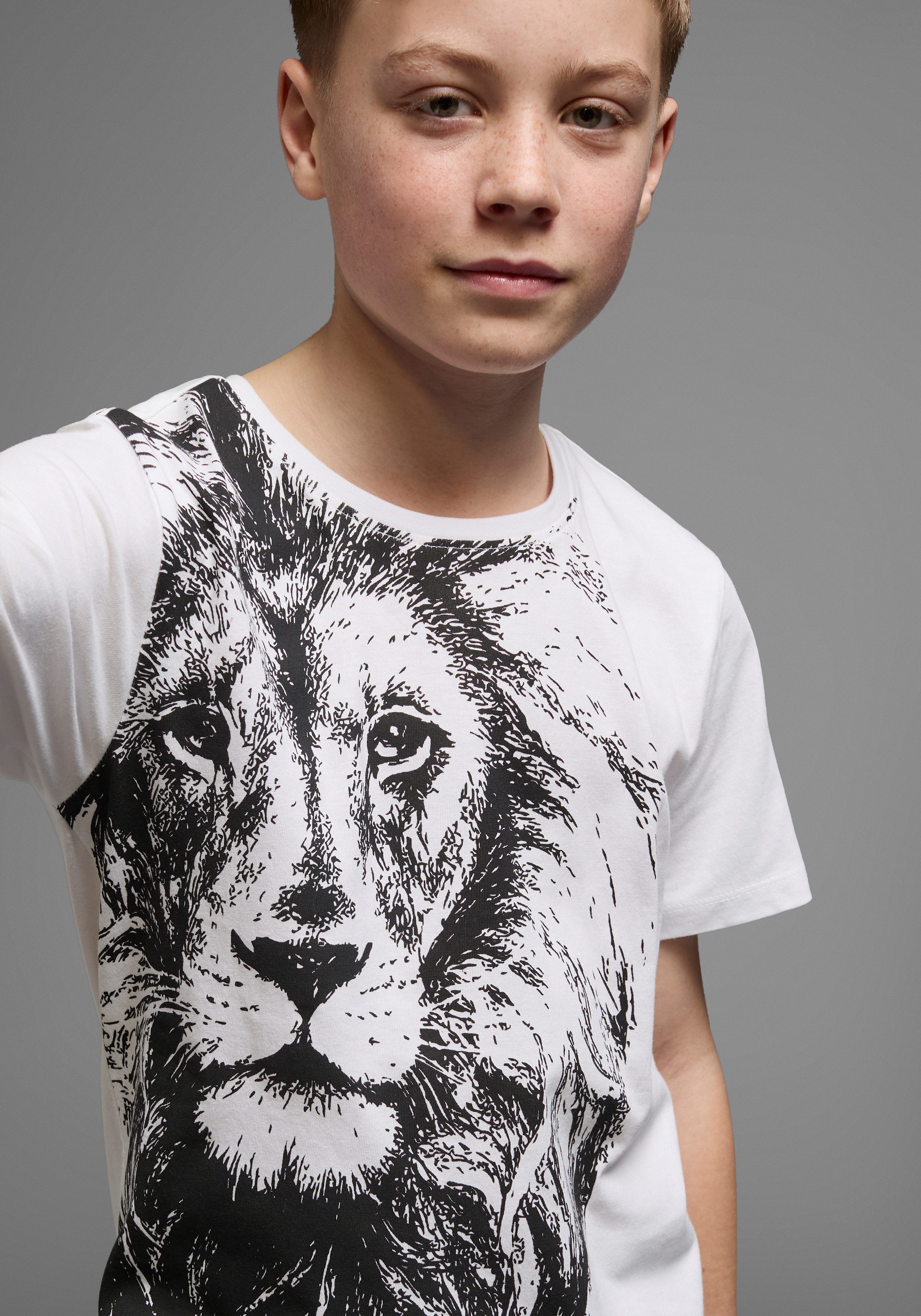 KIDSWORLD T-shirt Met coole LEEUW-print Korte mouwen, basic pasvorm, bedrukt, ronde hals