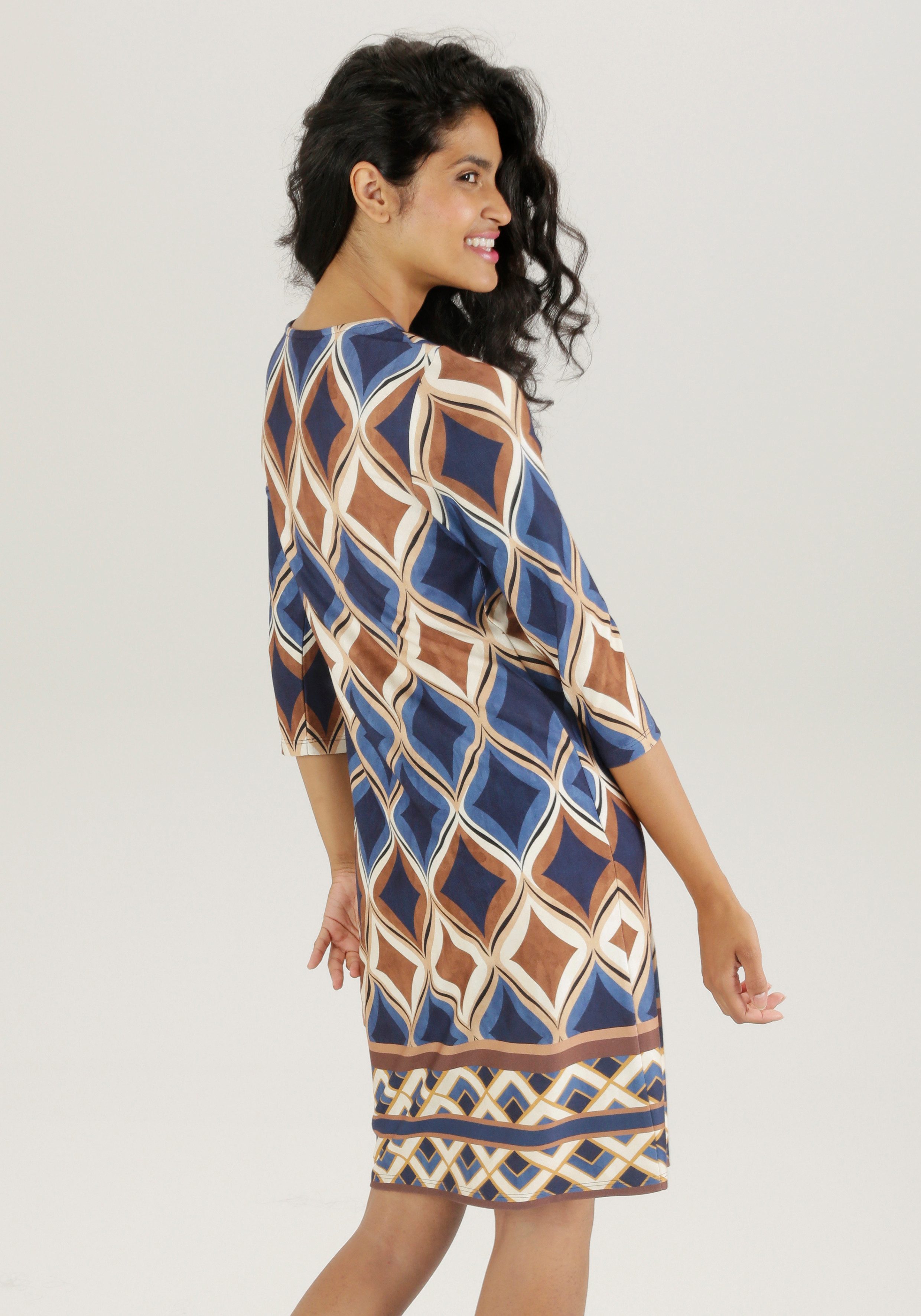 Aniston SELECTED Mini-jurk met lichte taillering en elegante print